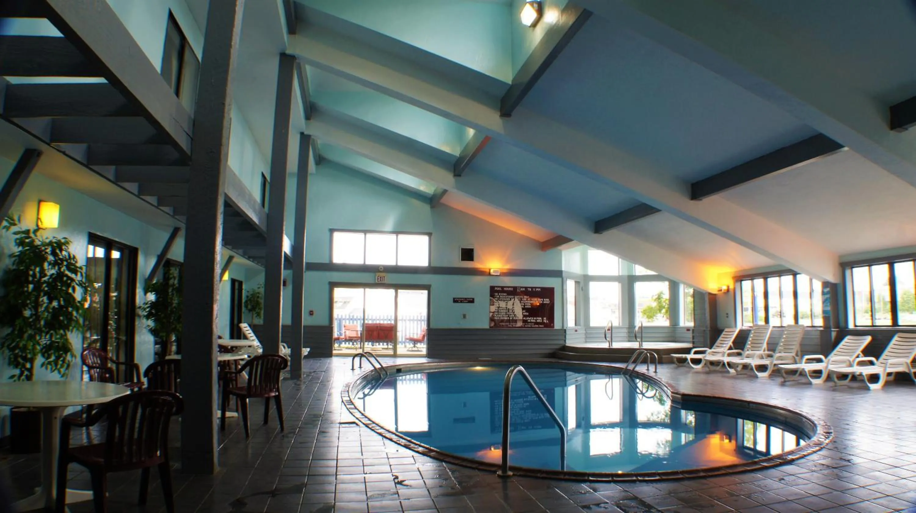 Swimming pool in Pictured Rocks Inn and Suites