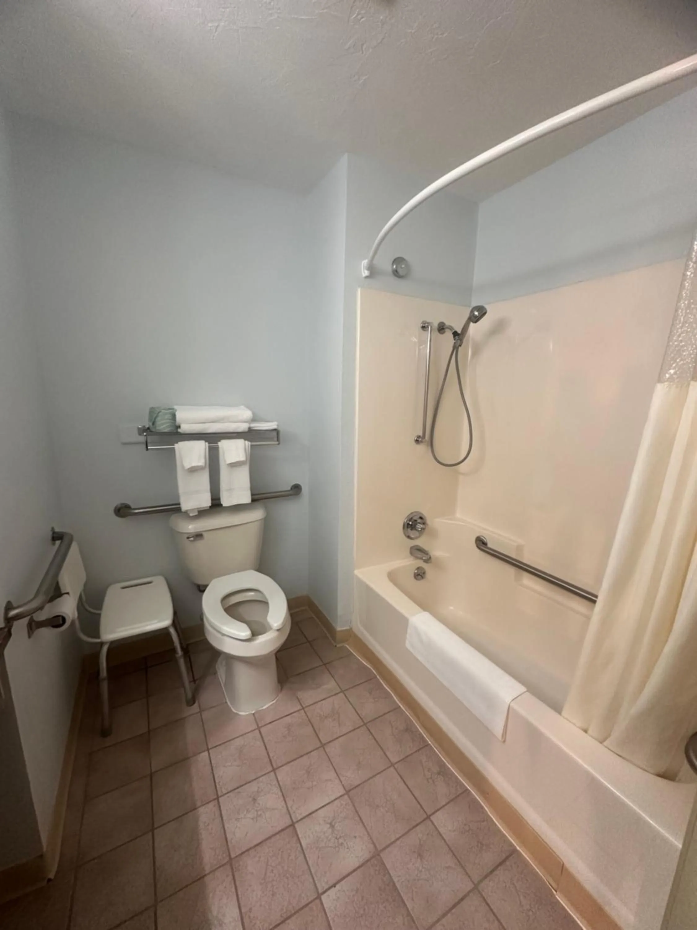 Pictured Rocks Inn and Suites