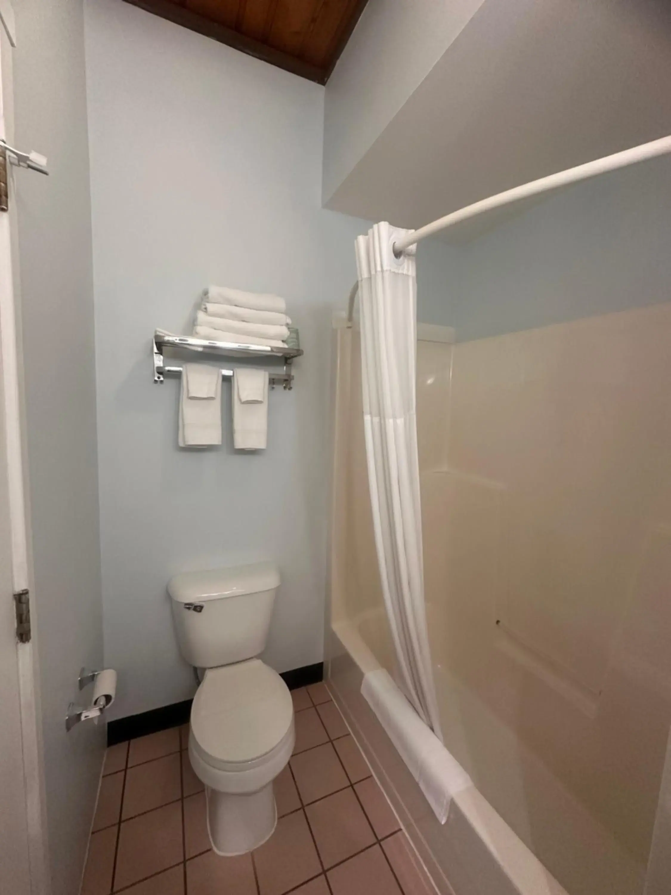 Deluxe King Suite in Pictured Rocks Inn and Suites Deluxe King Suite in Pictured Rocks Inn and Suites