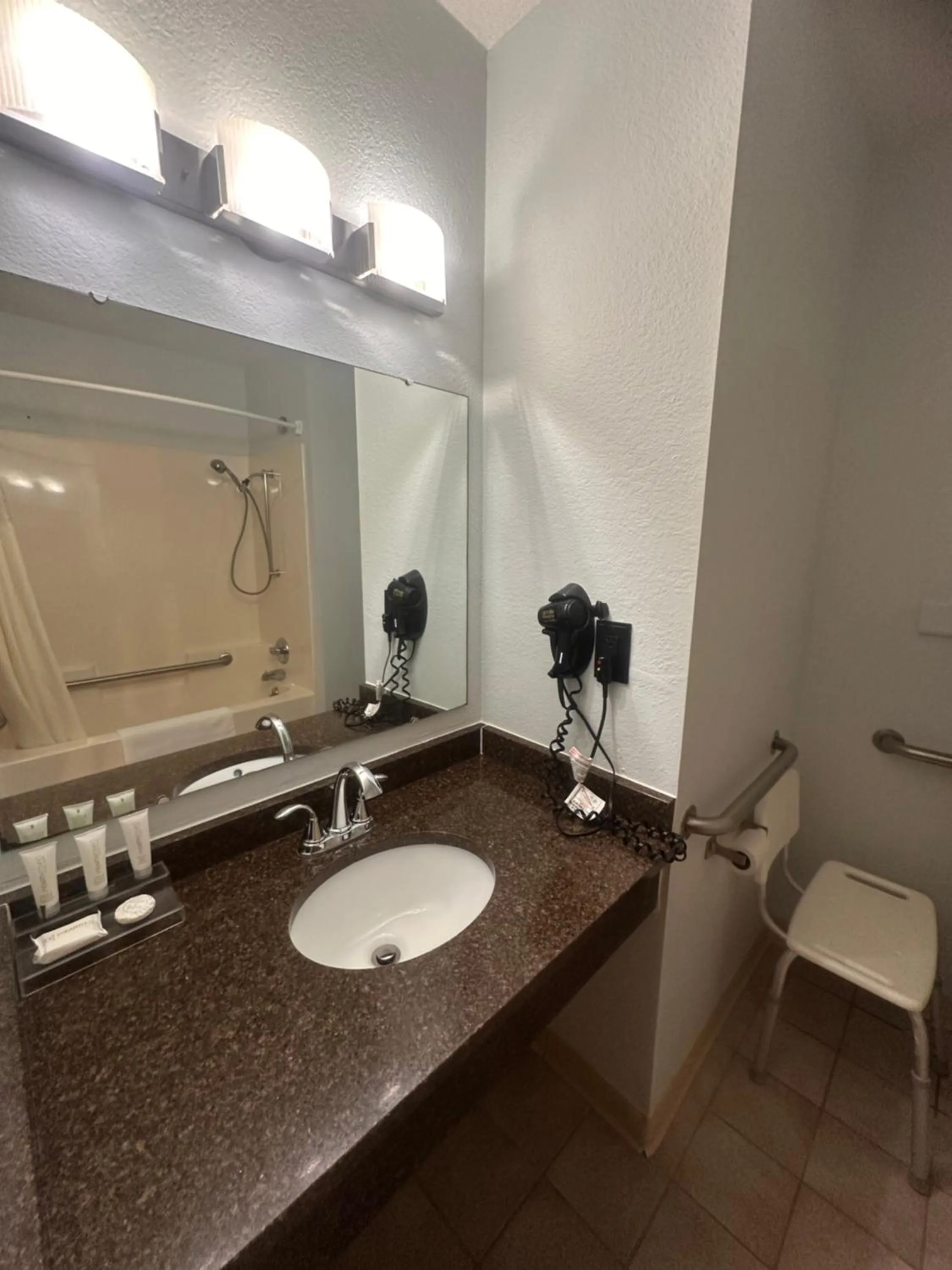 Pictured Rocks Inn and Suites