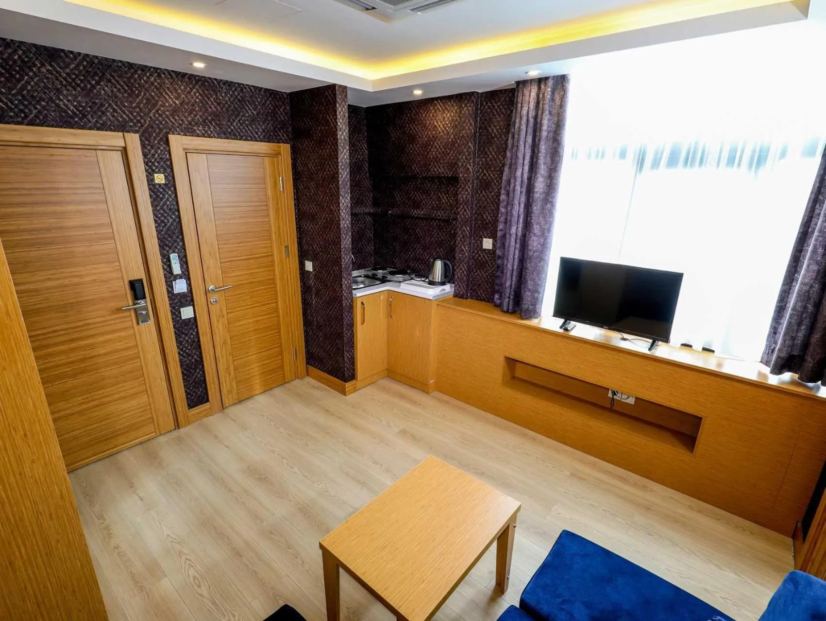 Communal lounge/ TV room in Grand Elmira Suites