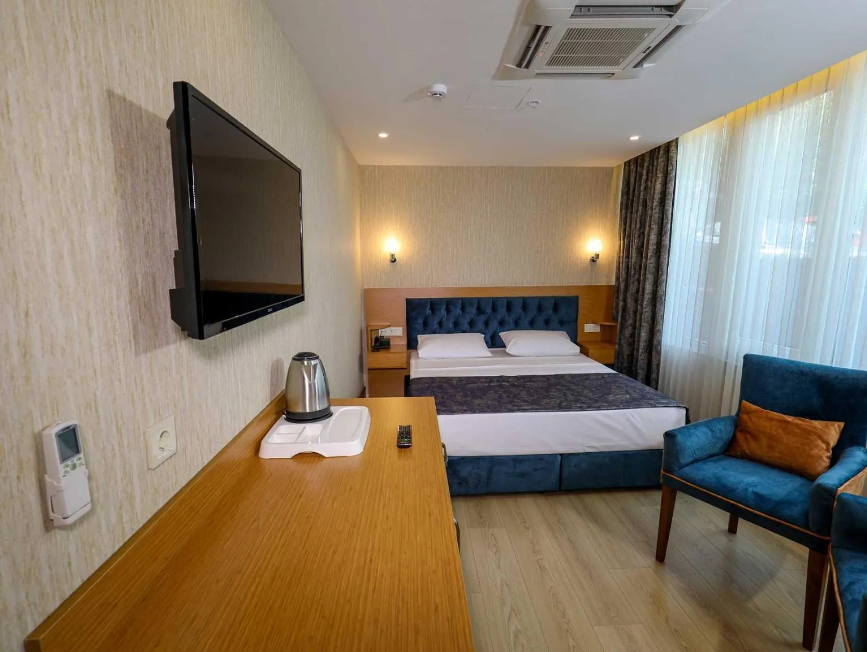 Photo of the whole room in Grand Elmira Suites