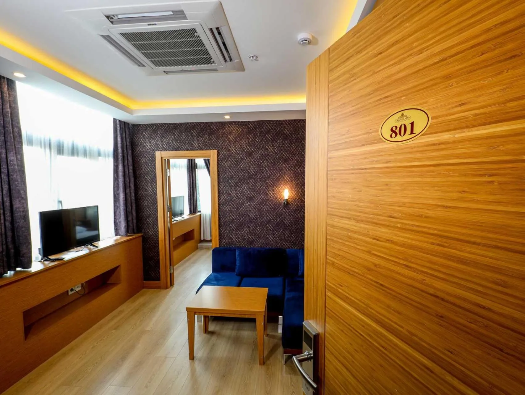 Communal lounge/ TV room in Grand Elmira Suites