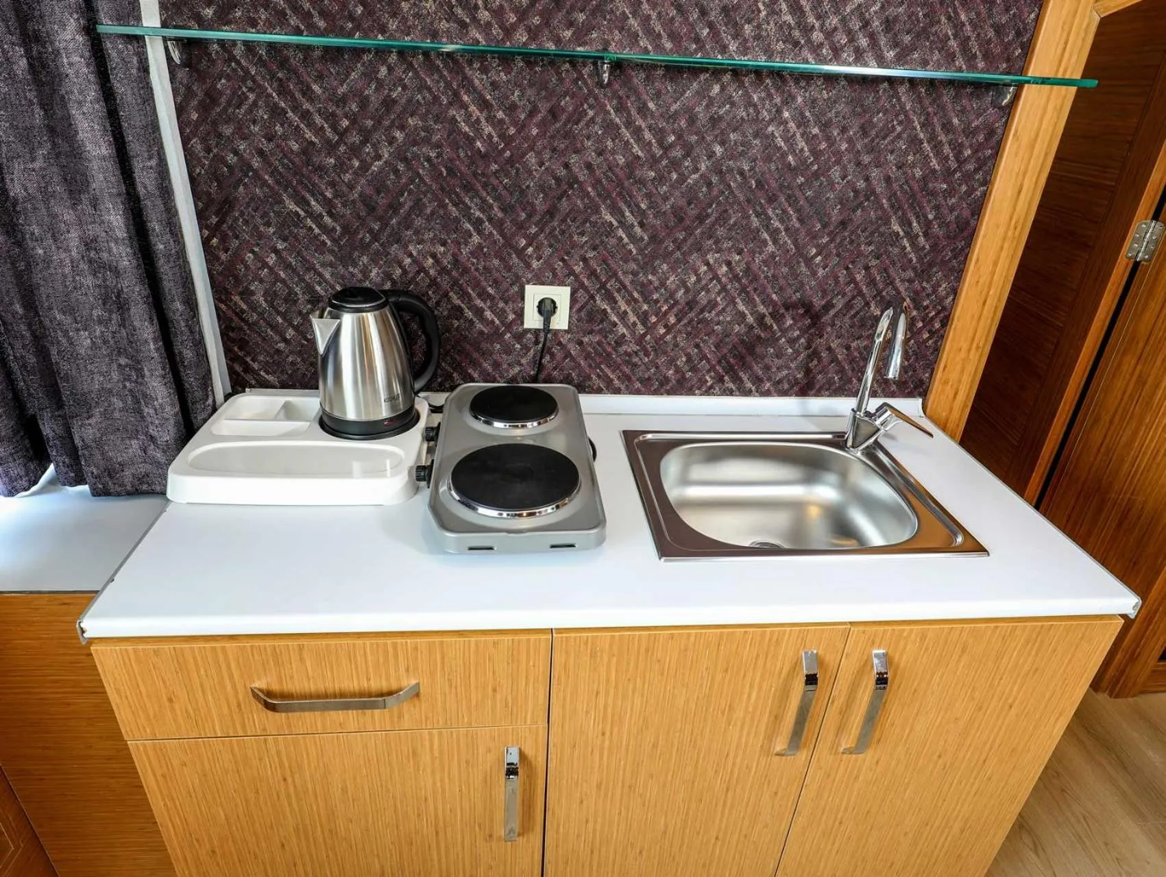 Coffee/tea facilities in Grand Elmira Suites