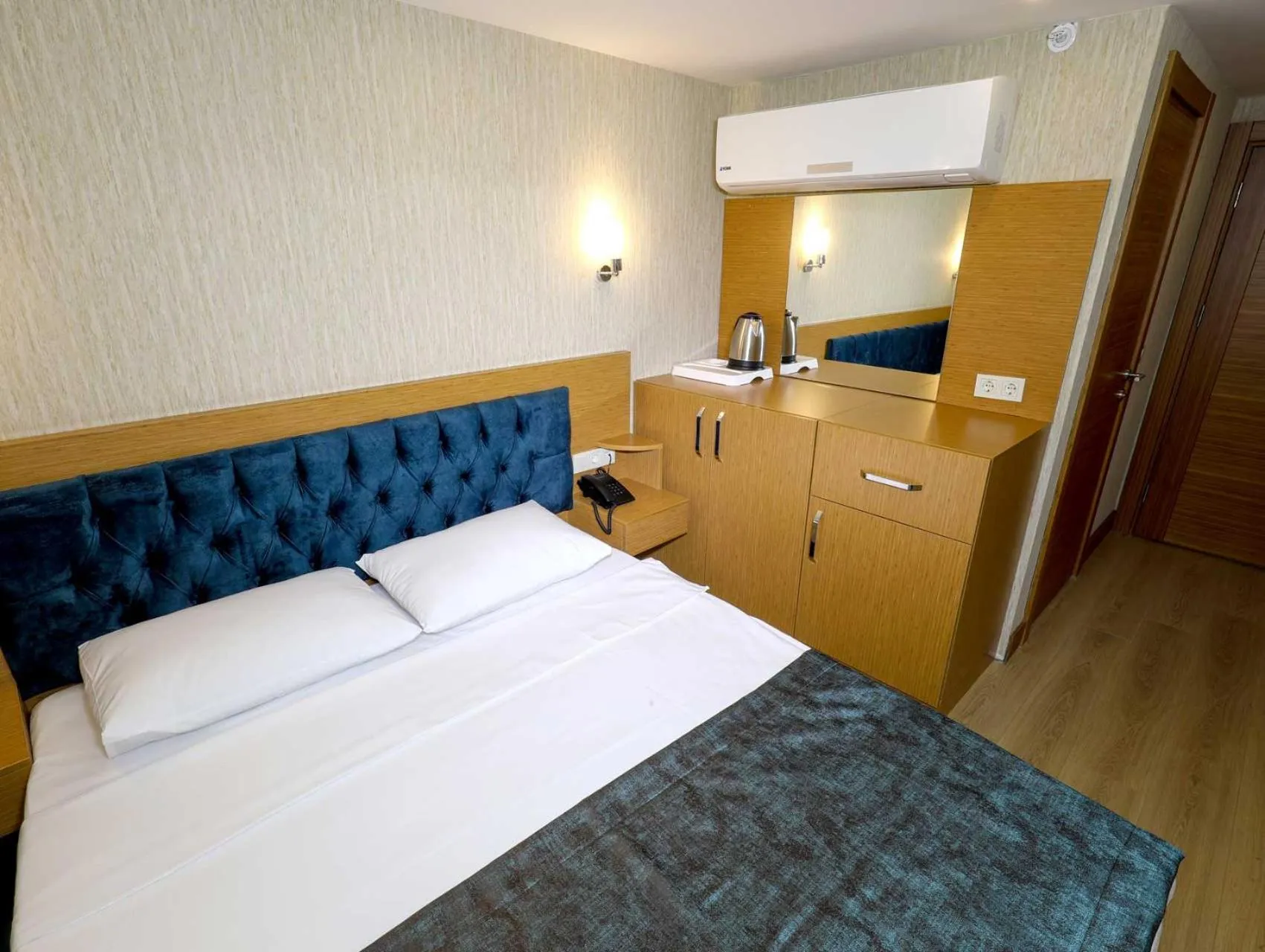 Photo of the whole room in Grand Elmira Suites