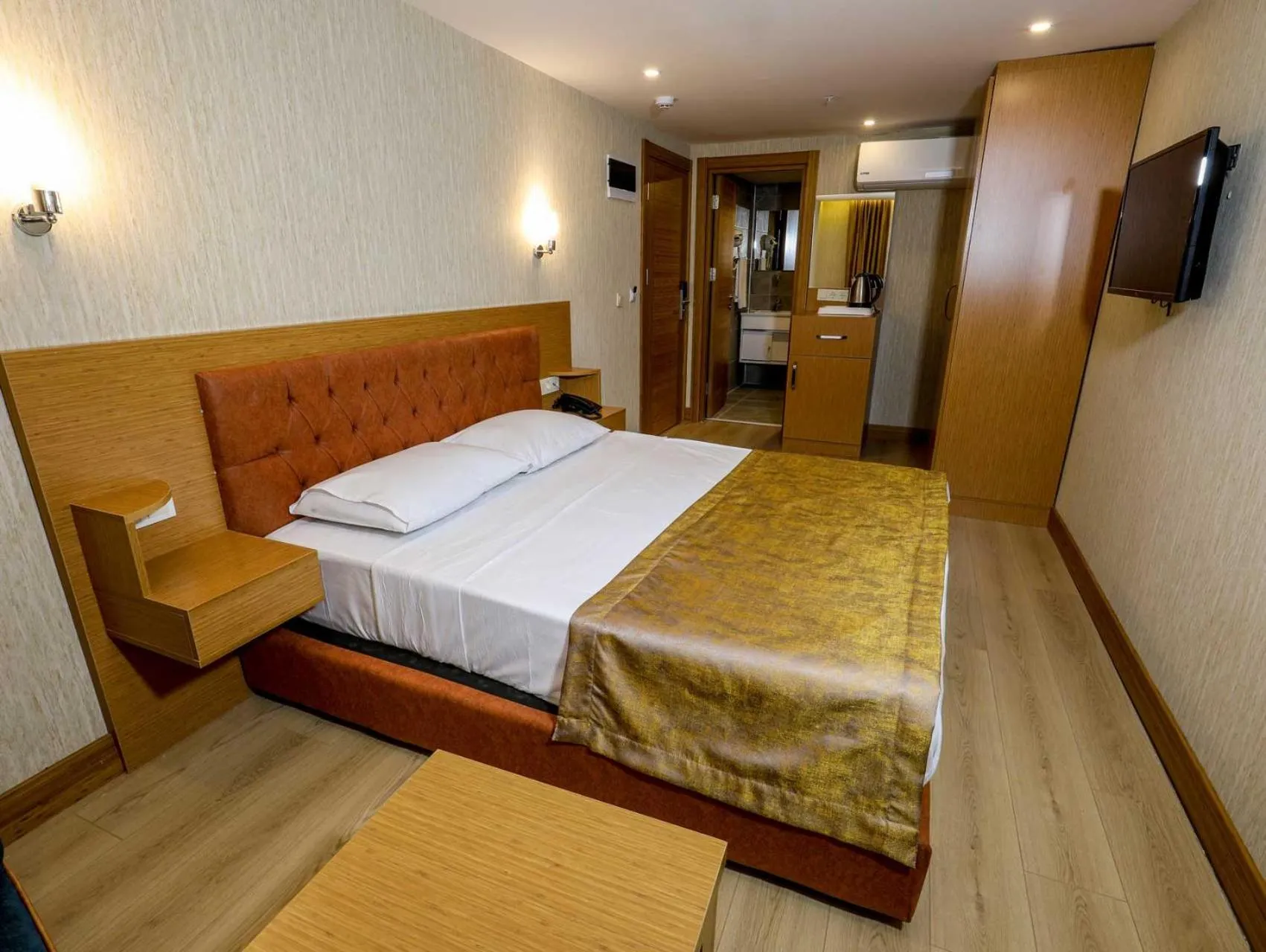 Photo of the whole room in Grand Elmira Suites