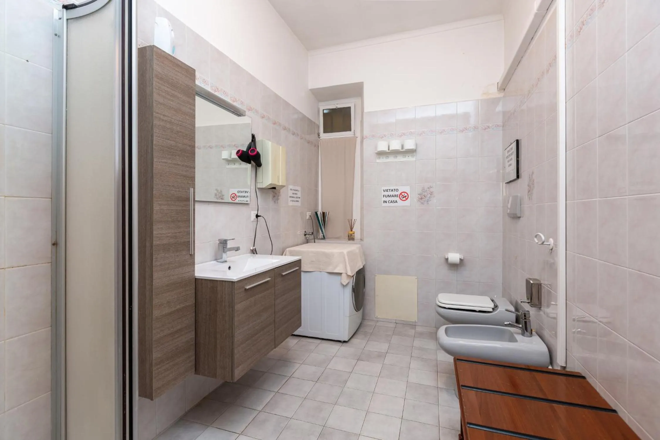 Shower in Grotta di Rita