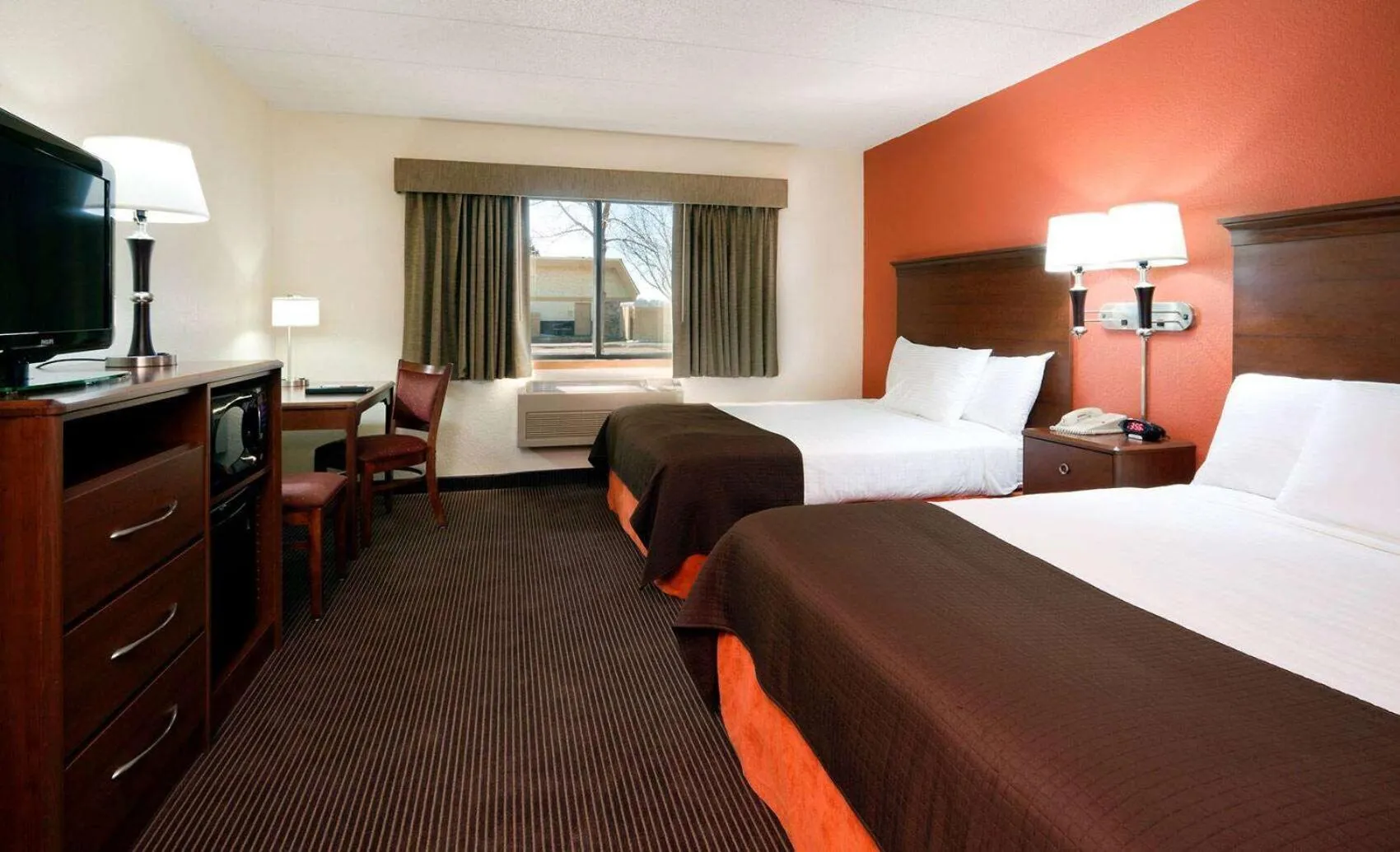 Photo of the whole room, Bed in AmericInn by Wyndham Manitowoc
