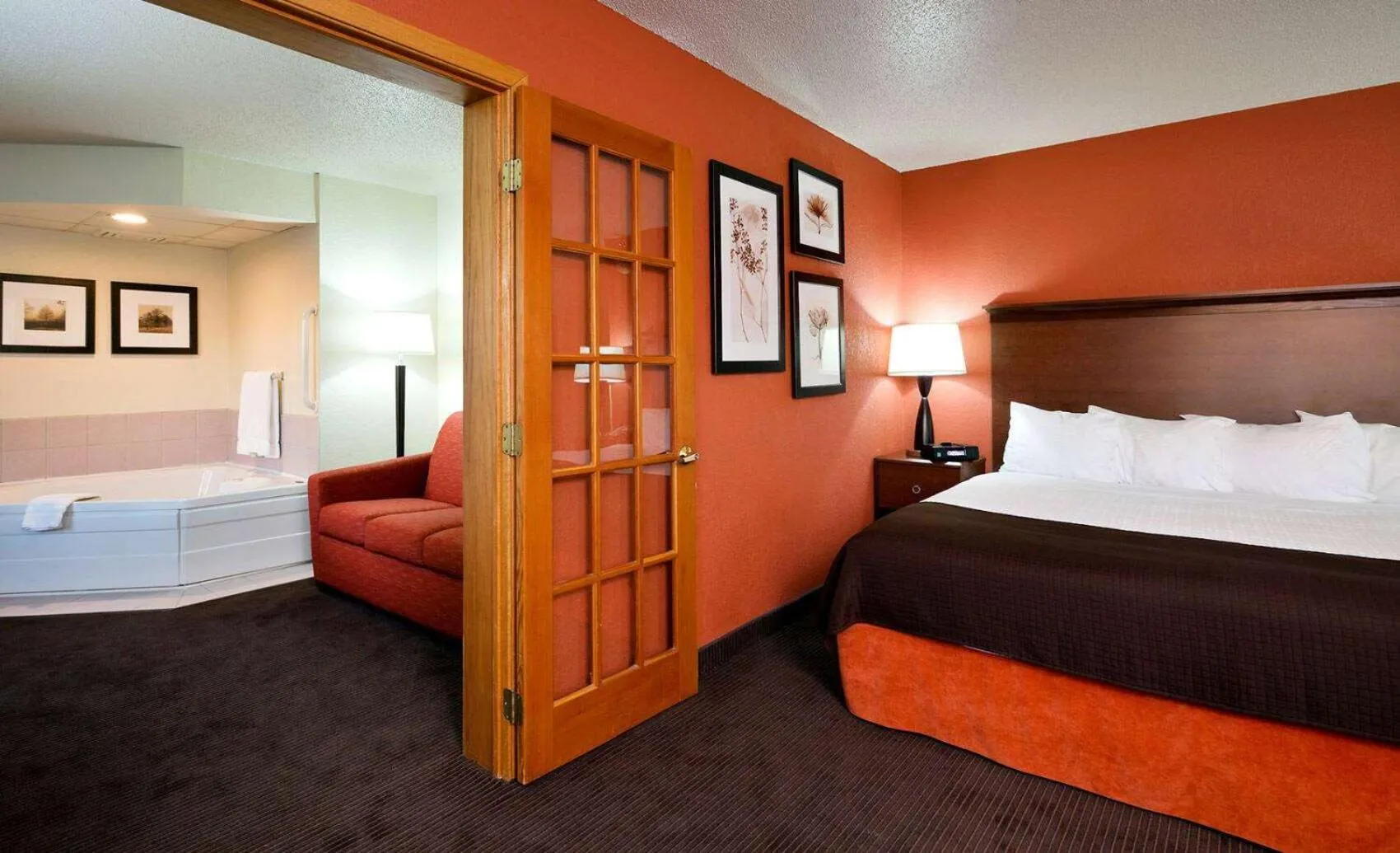 Photo of the whole room, Bed in AmericInn by Wyndham Manitowoc