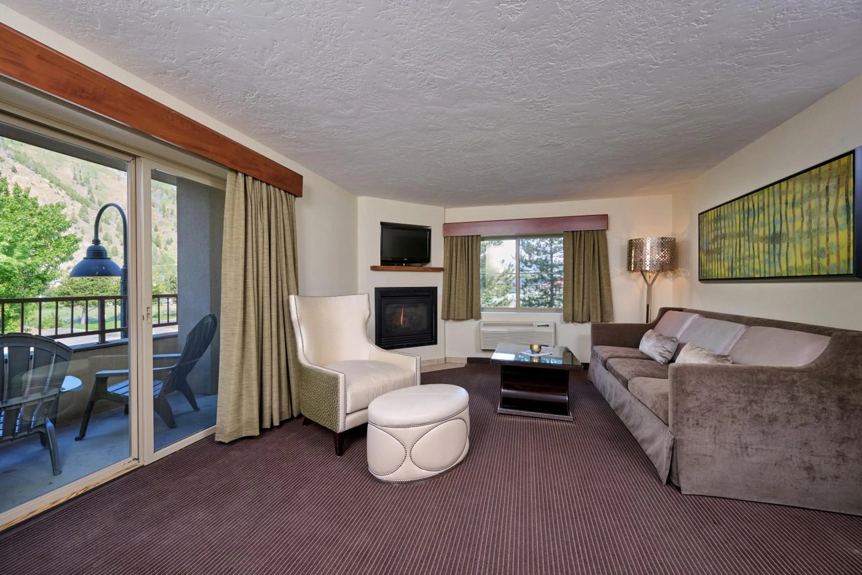 Living room in Mountain Valley Lodge Hailey Sun Valley