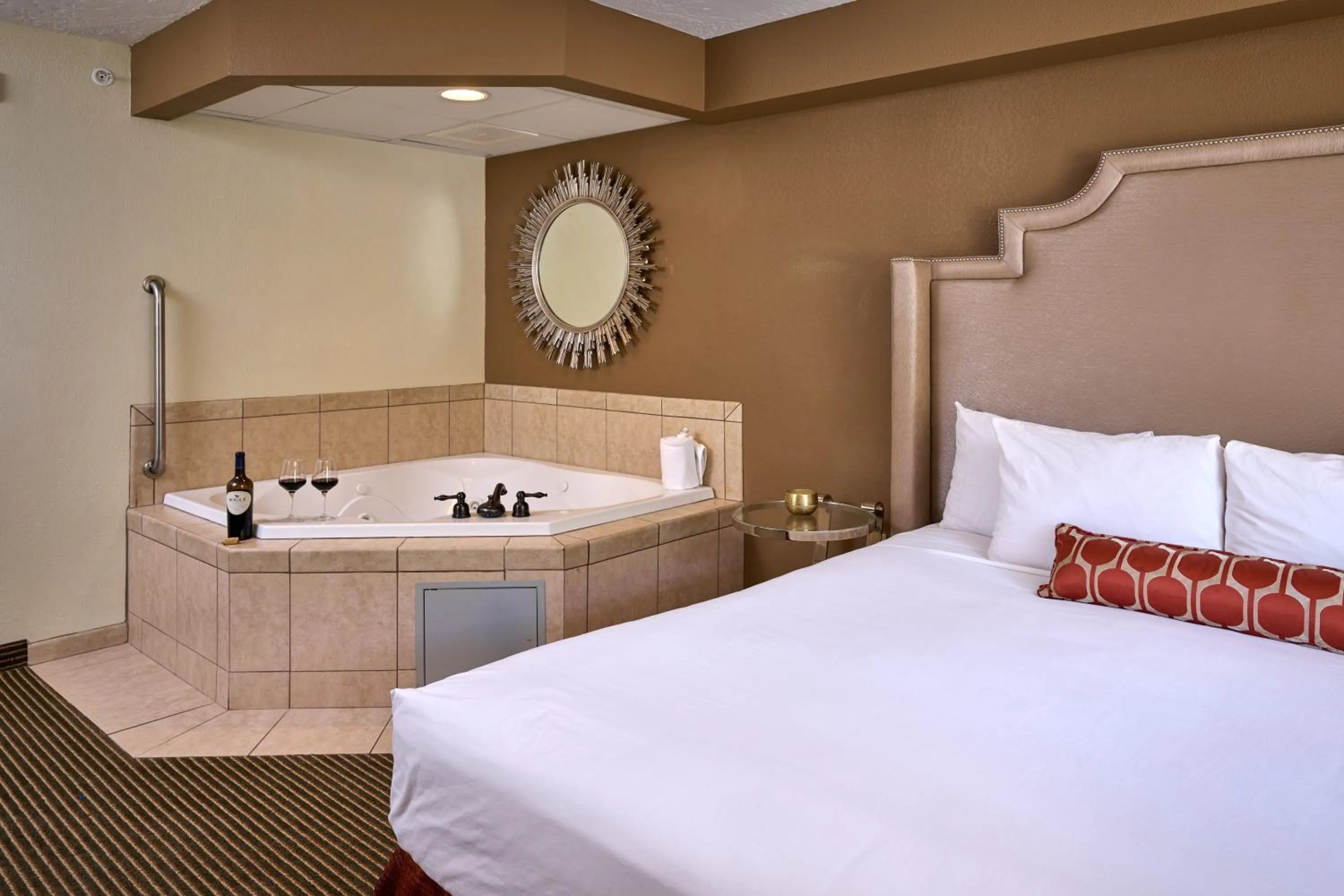 Photo of the whole room, Bed in Mountain Valley Lodge Hailey Sun Valley