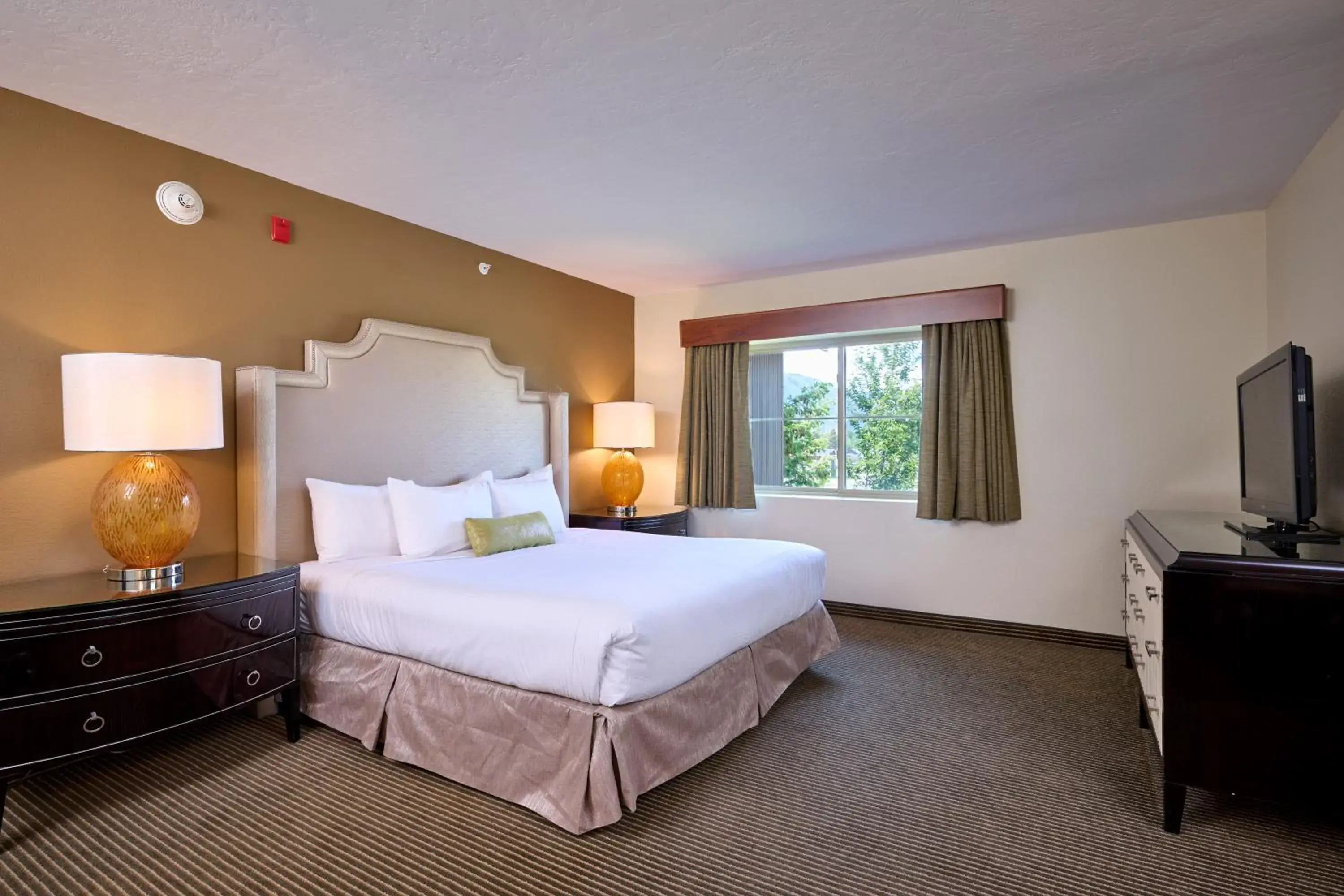 Deluxe King Room - Non-Smoking in Mountain Valley Lodge Hailey Sun Valley Deluxe King Room - Non-Smoking in Mountain Valley Lodge Hailey Sun Valley