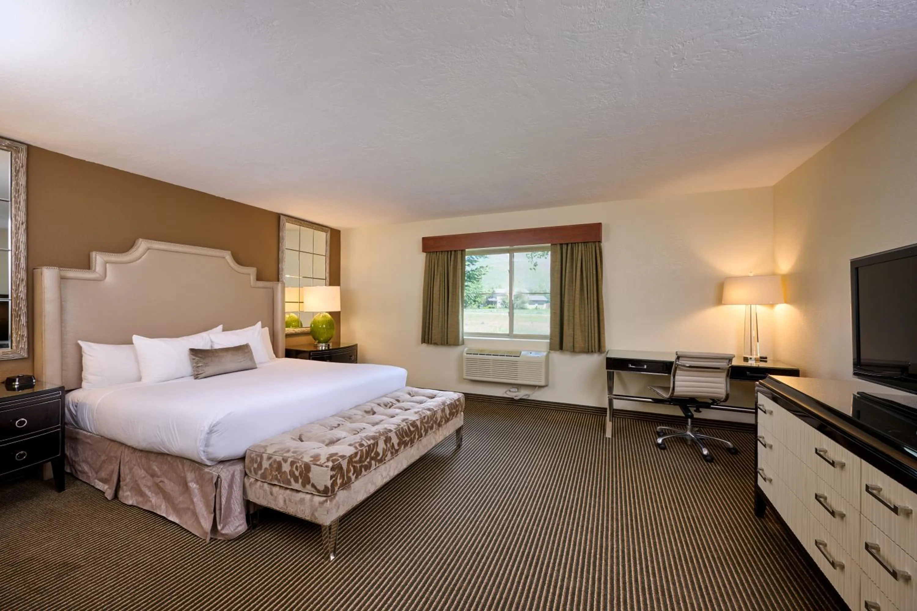 Bedroom, Bed in Mountain Valley Lodge Hailey Sun Valley