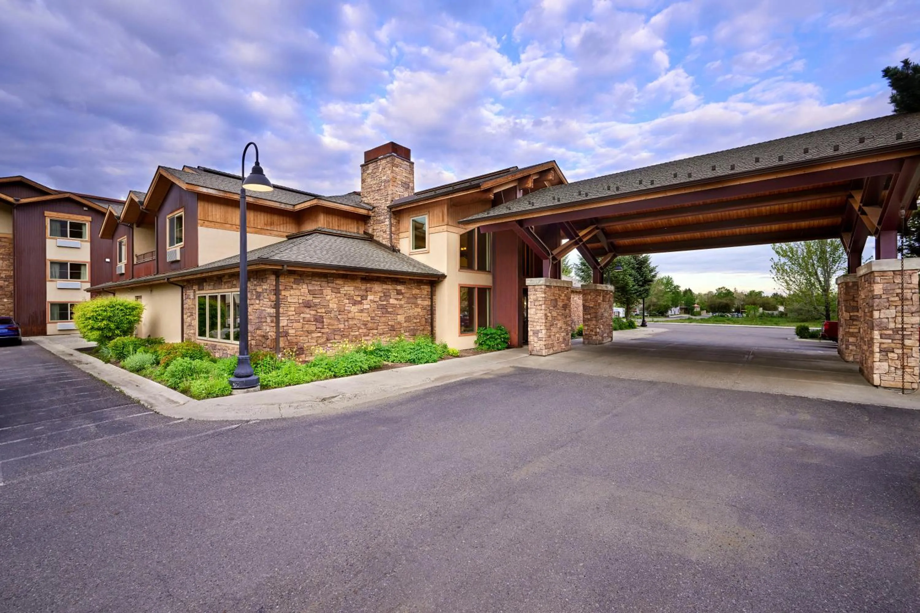 Property building in Mountain Valley Lodge Hailey Sun Valley