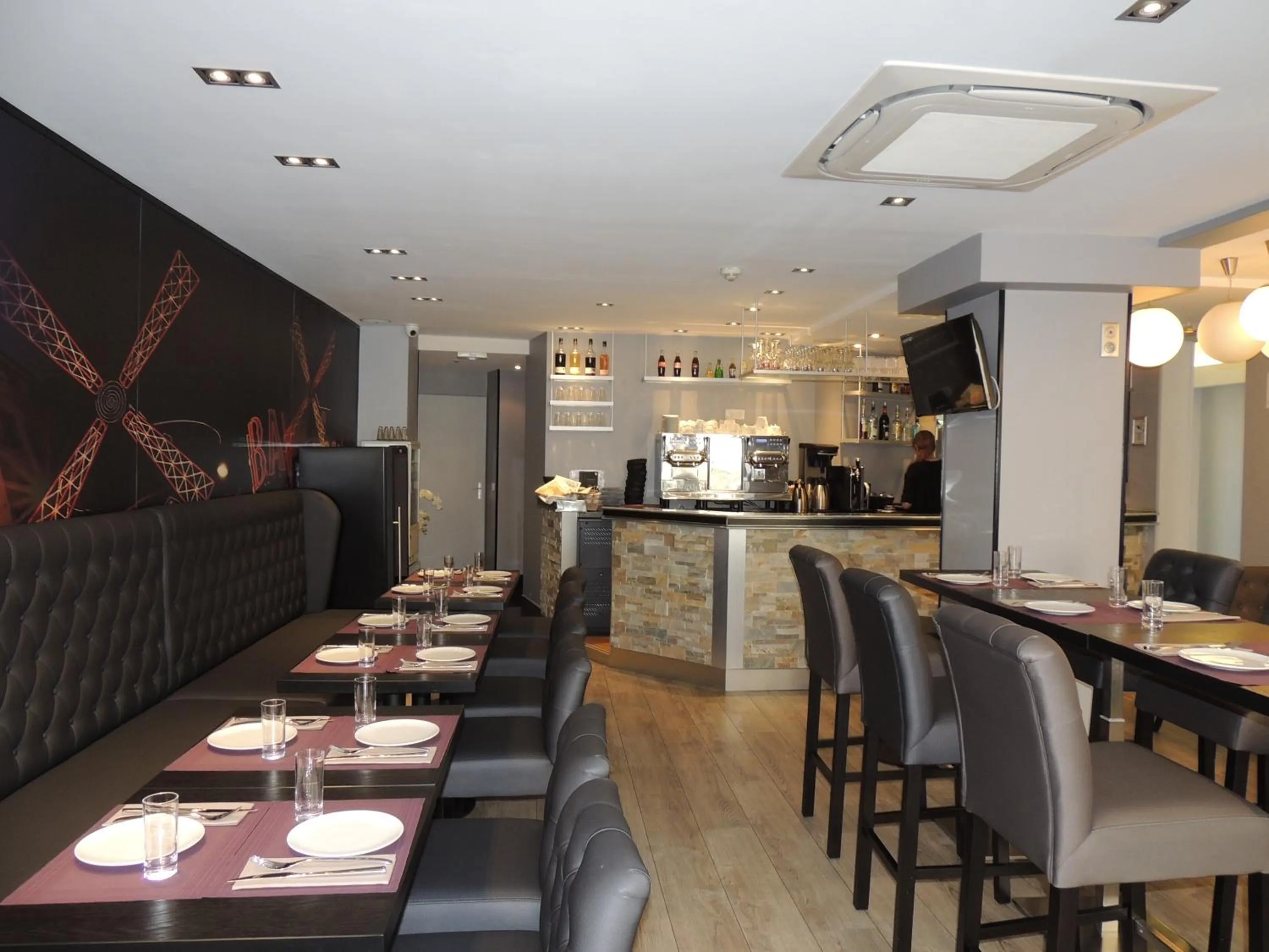 Restaurant/places to eat in Hôtel Eden Opéra