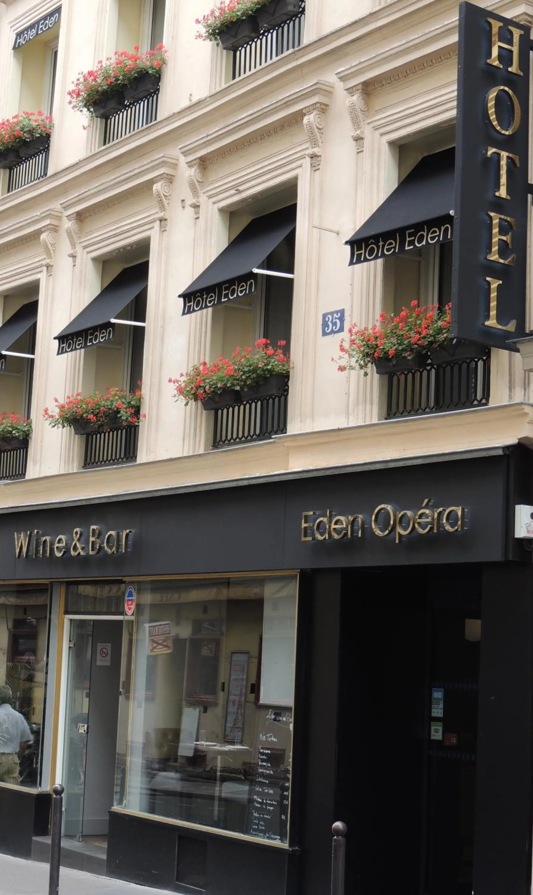 Facade/entrance in Hôtel Eden Opéra