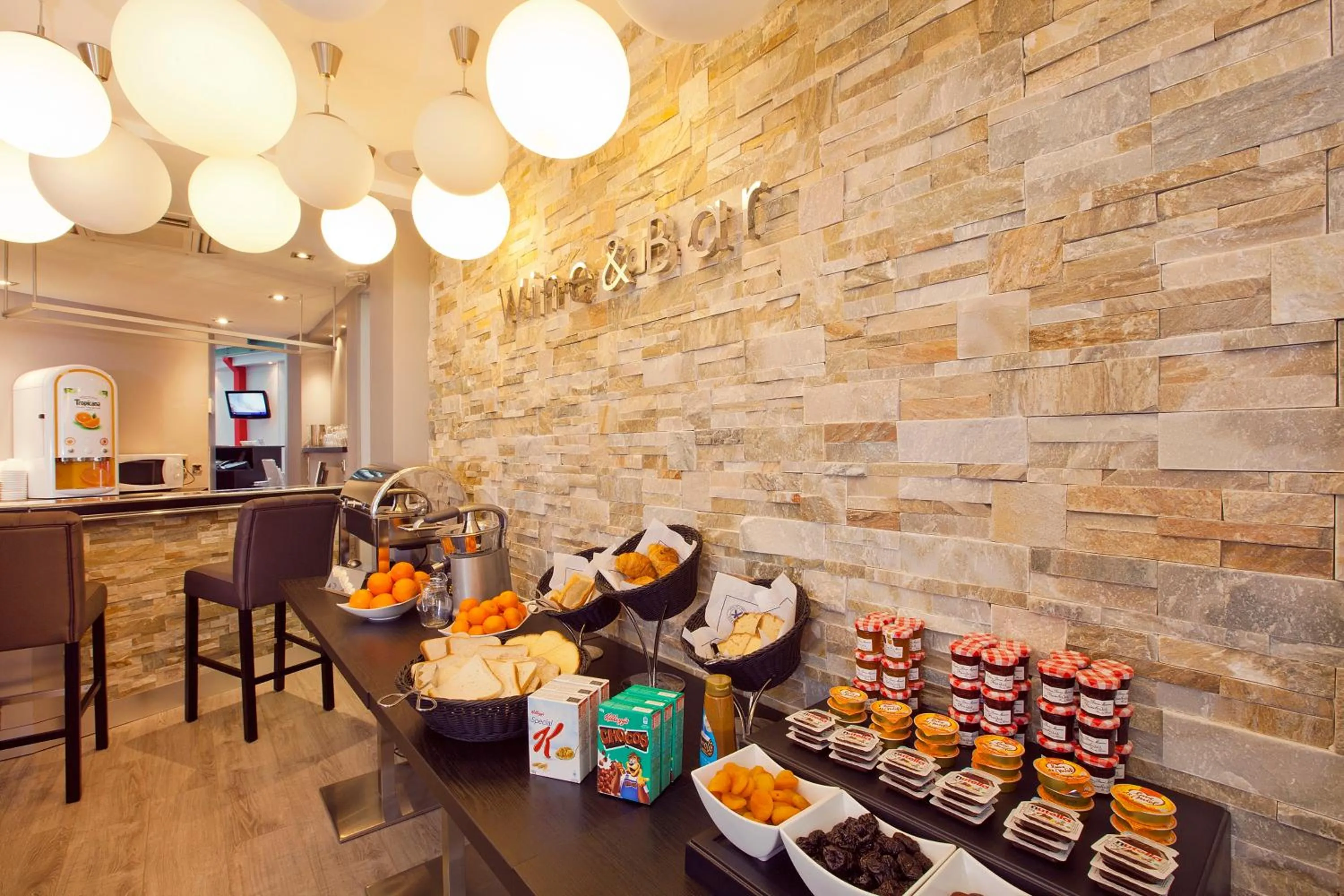 Restaurant/places to eat in Hôtel Eden Opéra