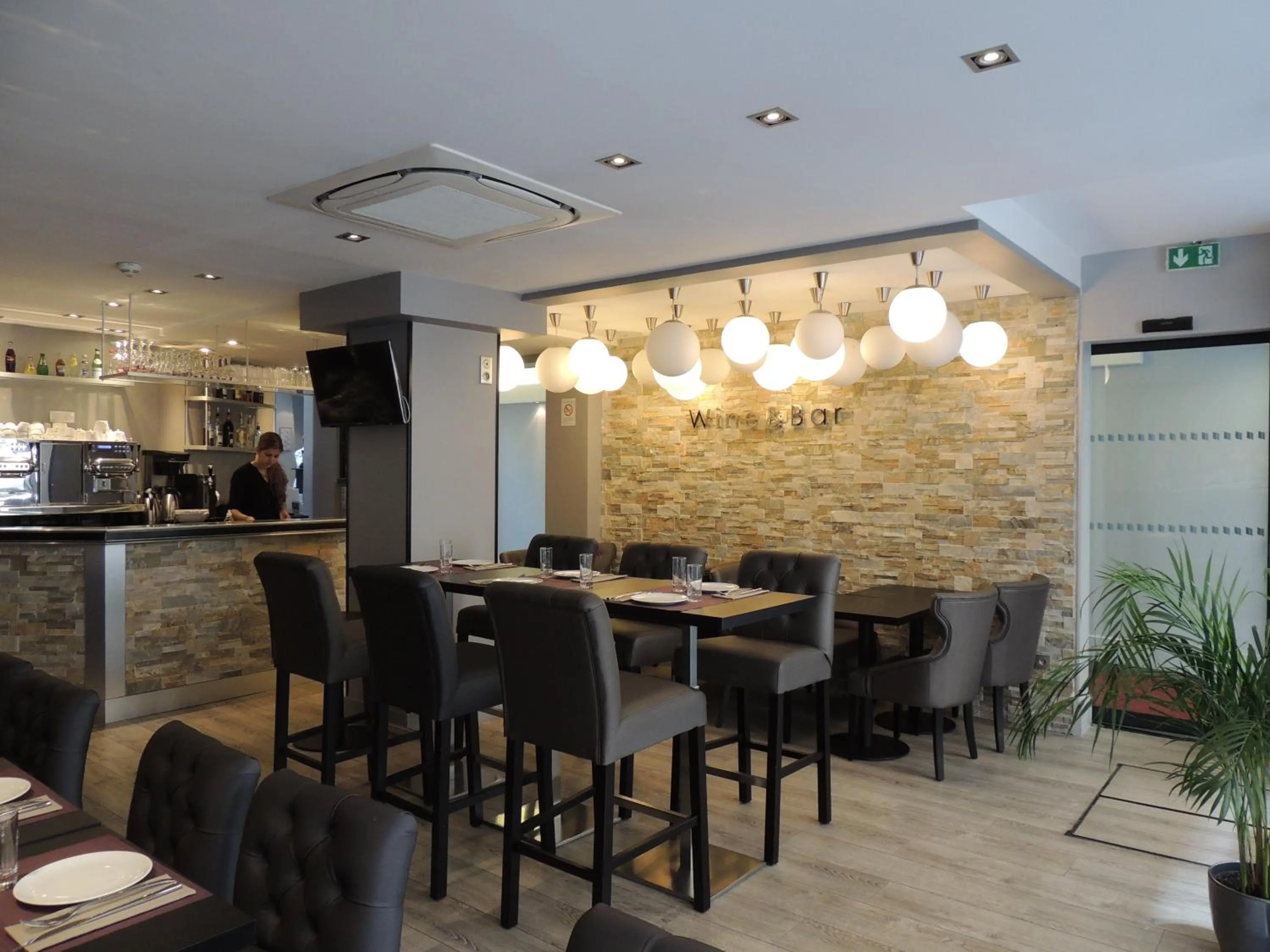 Restaurant/places to eat in Hôtel Eden Opéra