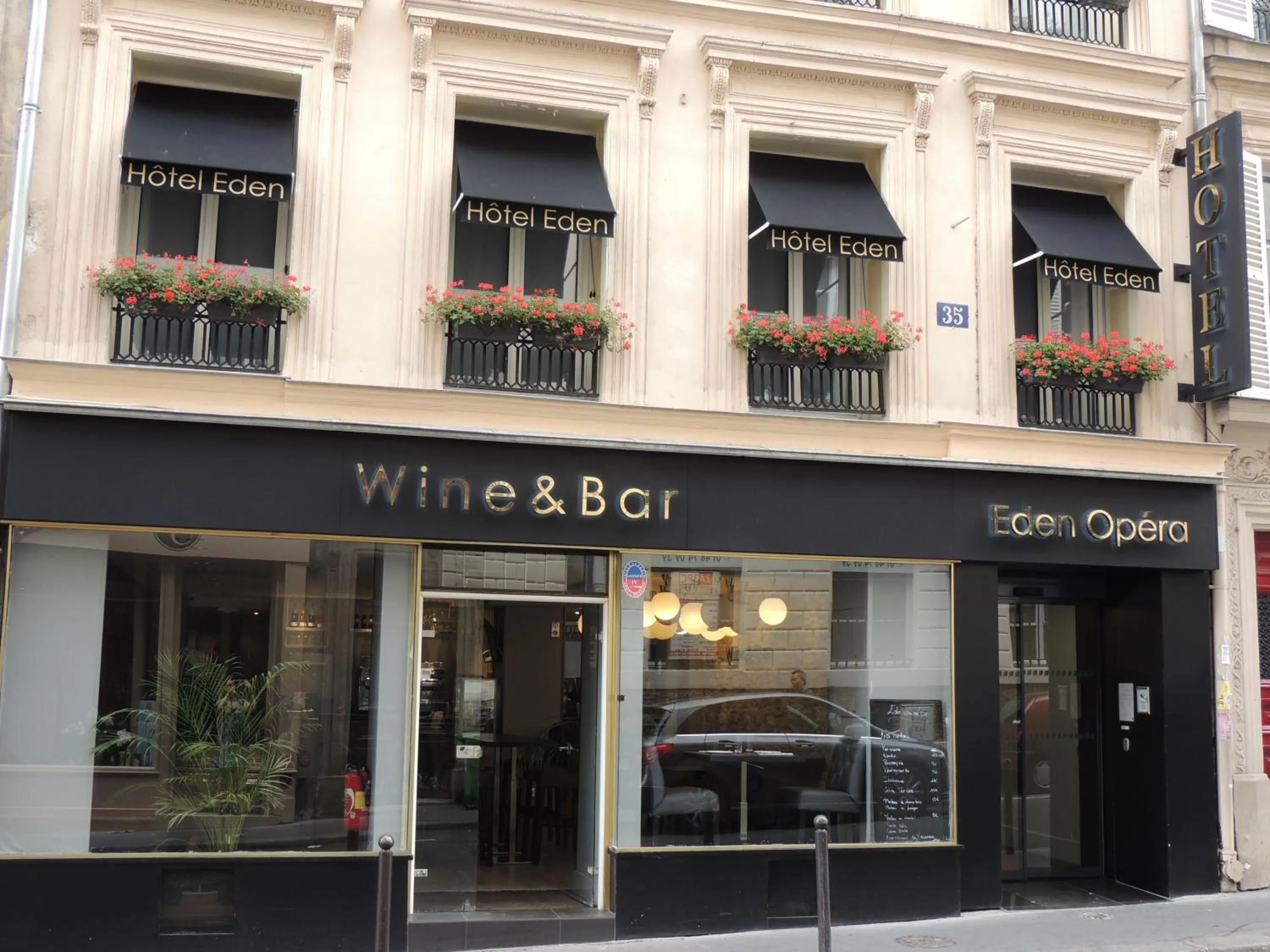 Facade/entrance in Hôtel Eden Opéra