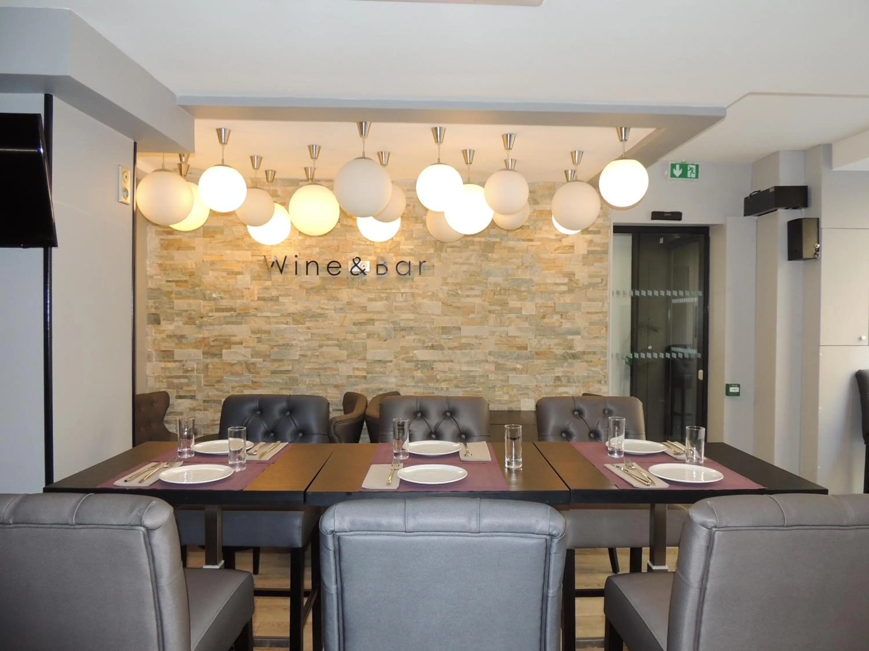 Restaurant/places to eat in Hôtel Eden Opéra