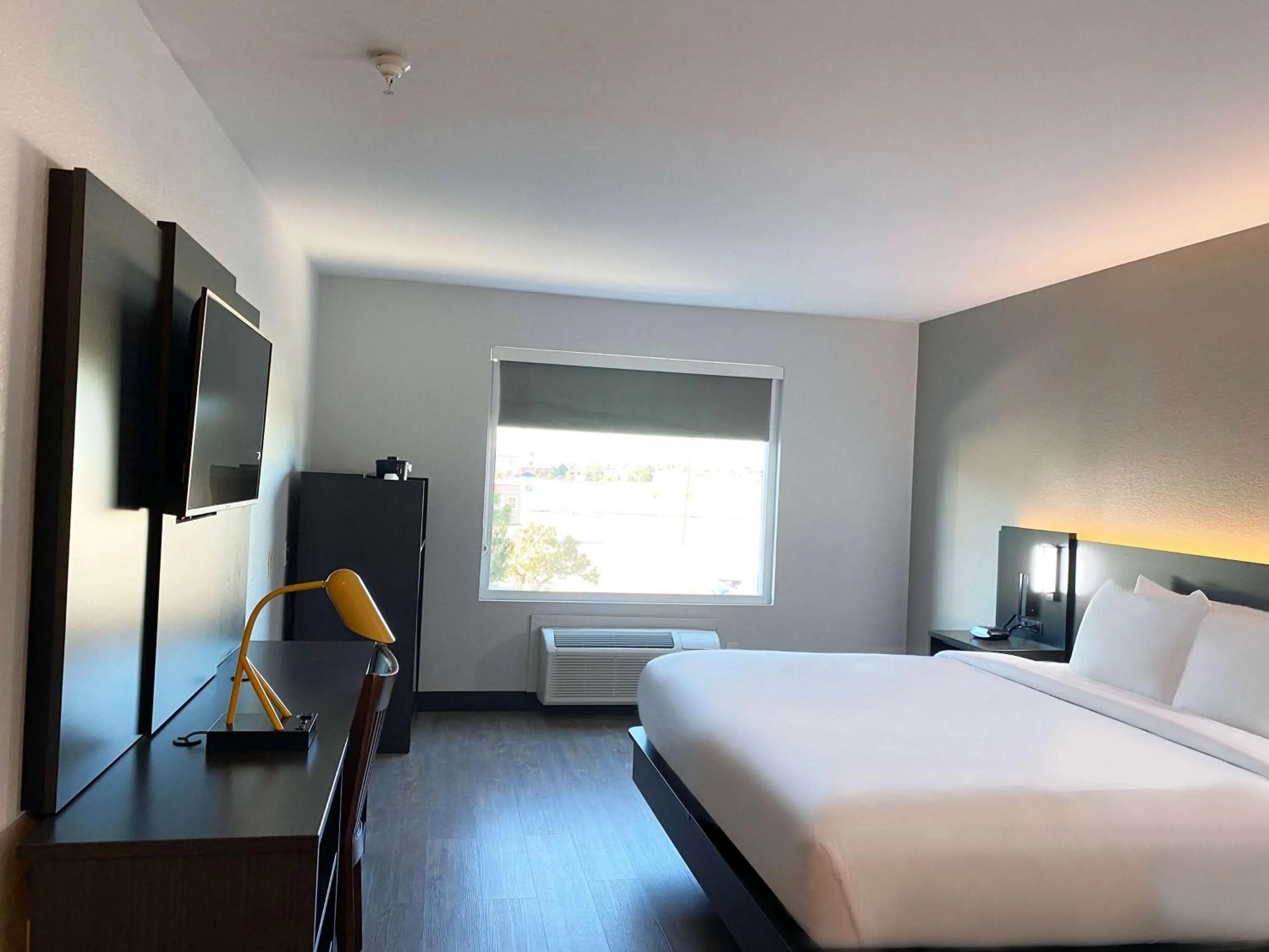 Photo of the whole room, Bed in Motel 6 Hobbs, NM - Event Center