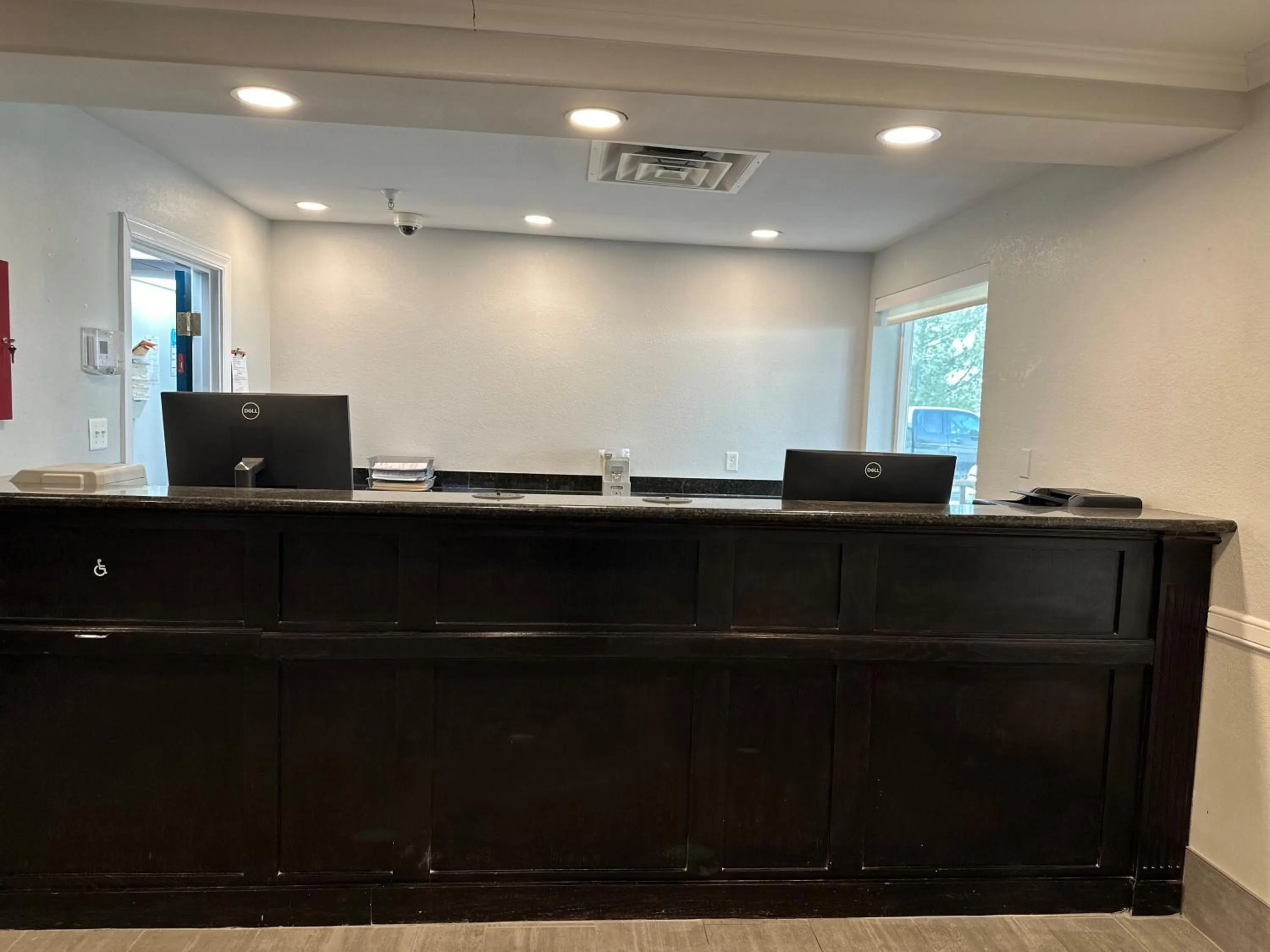 Lobby or reception in Hawthorn Extended Stay by Wyndham Hobbs