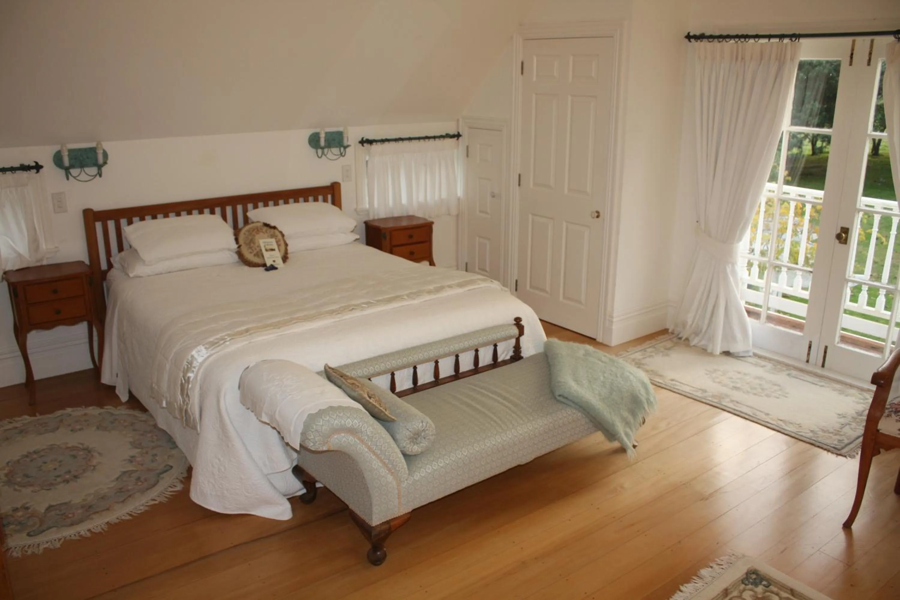 Bed in Paheke Boutique Lodge