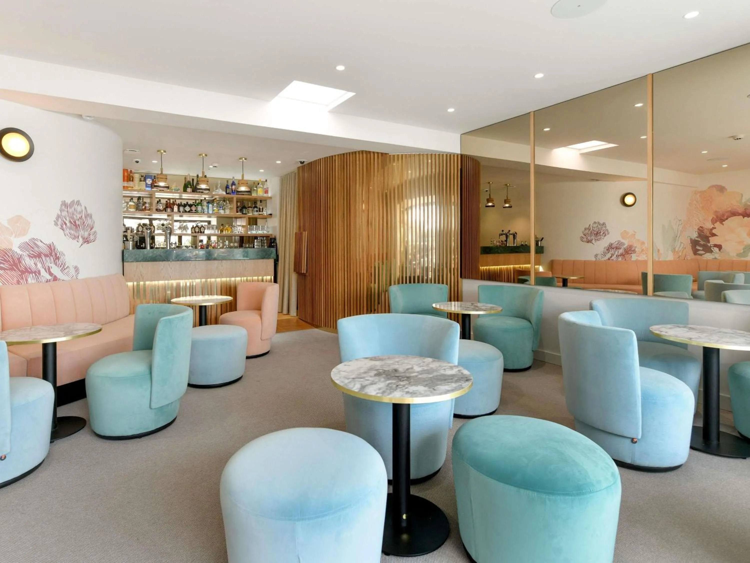 Lounge or bar in Pullman La Pléiade Montpellier Centre