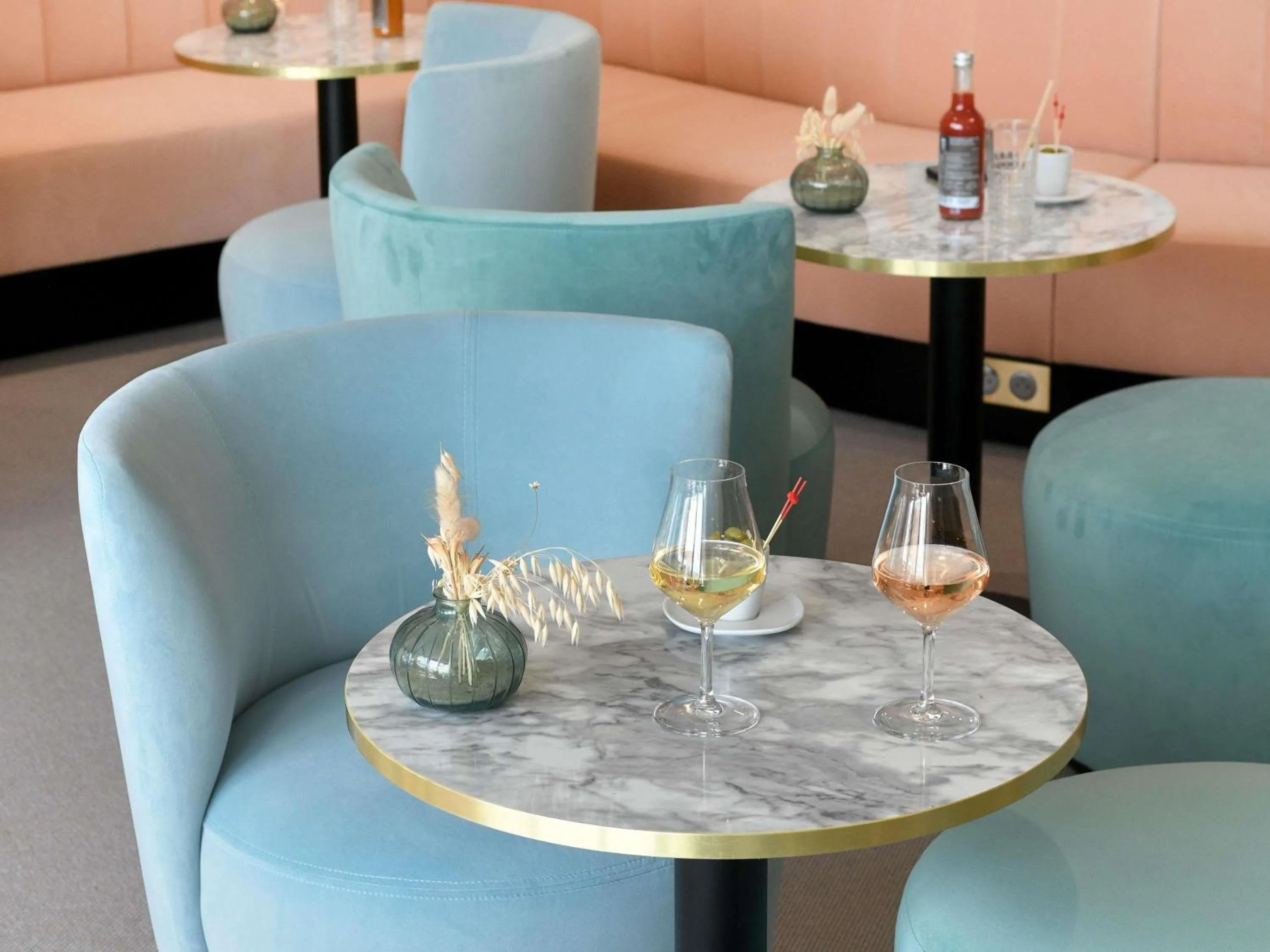 Lounge or bar in Pullman La Pléiade Montpellier Centre