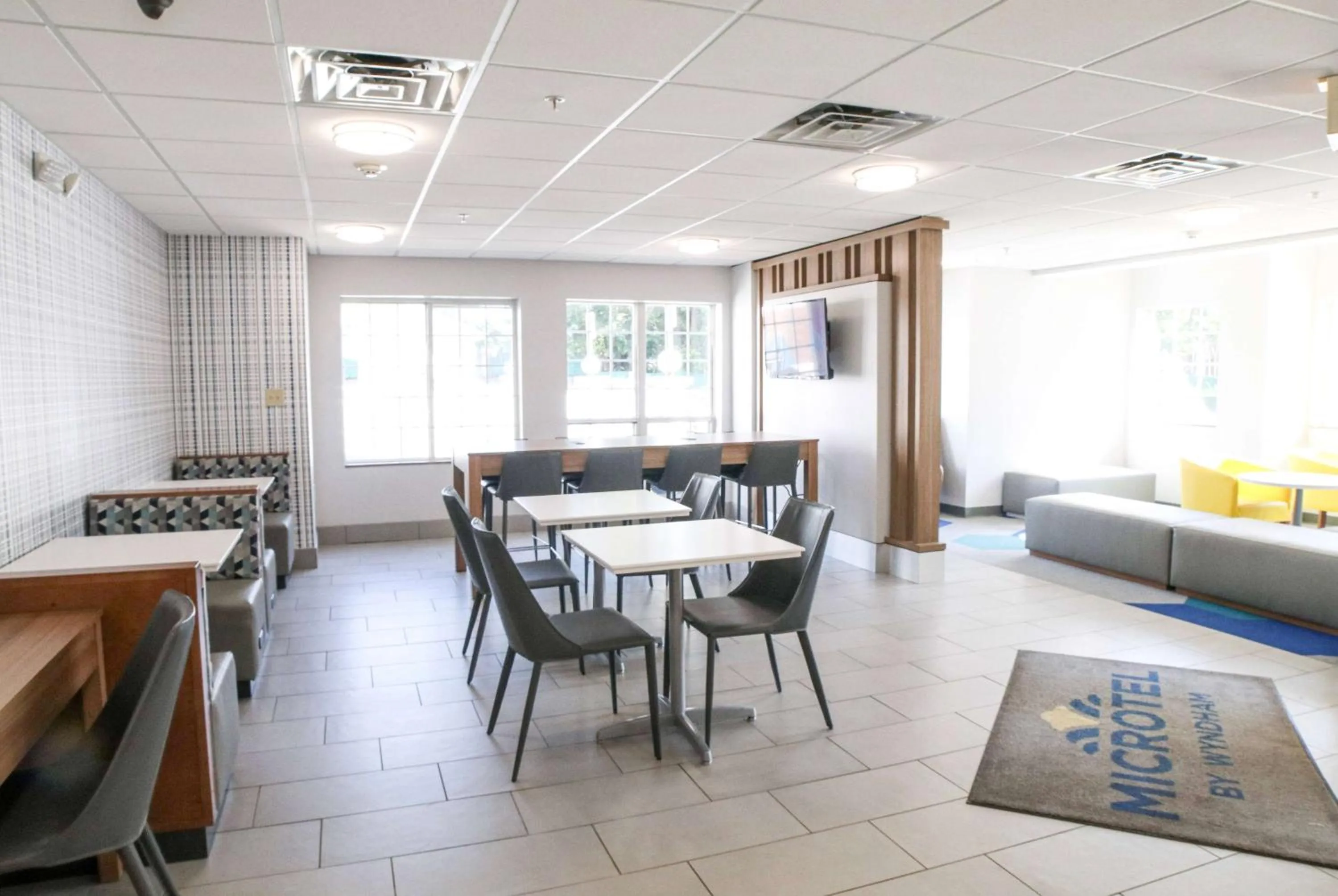 Lobby or reception in Microtel Inn & Suites by Wyndham Charlotte/Northlake