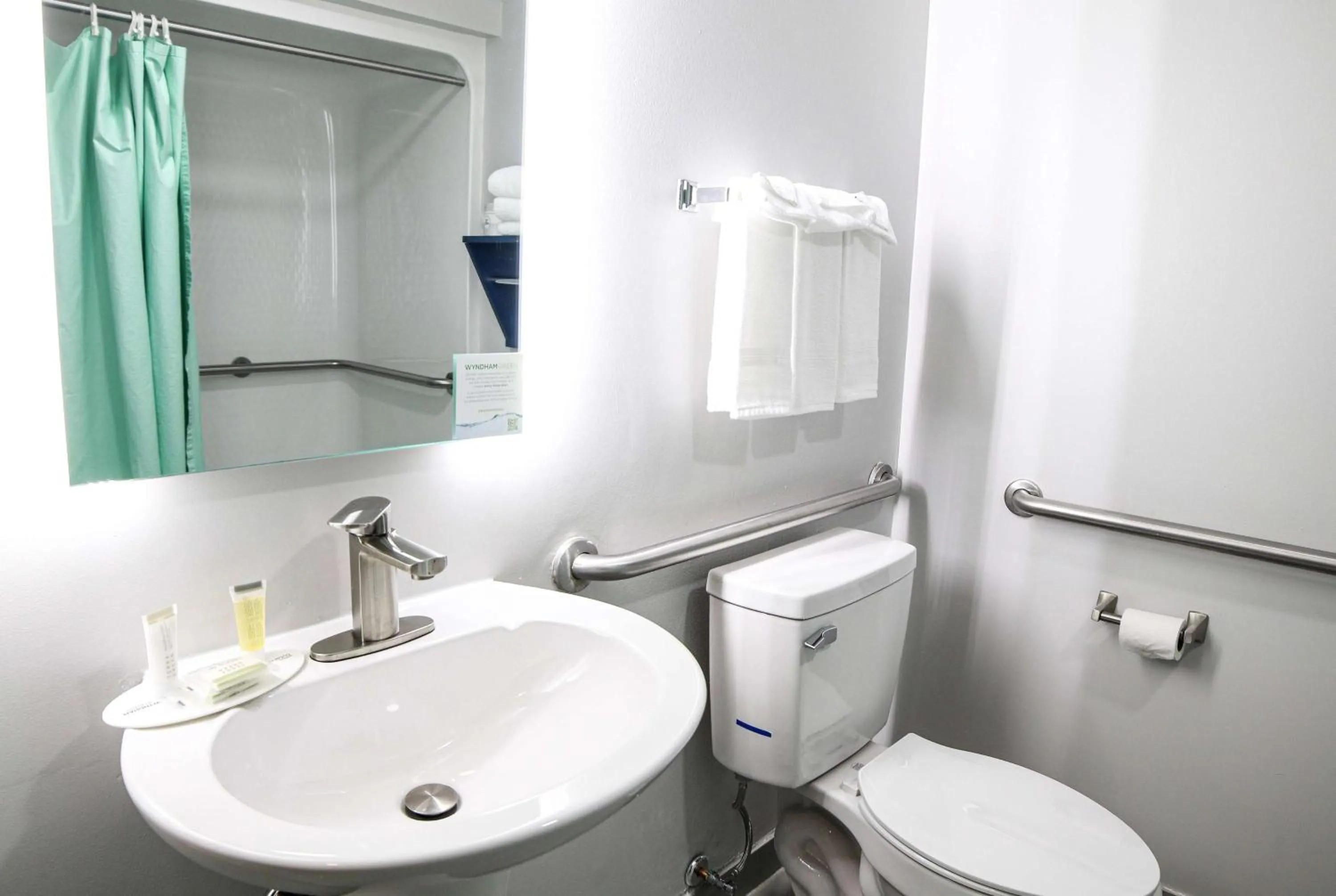 Bathroom in Microtel Inn & Suites by Wyndham Charlotte/Northlake