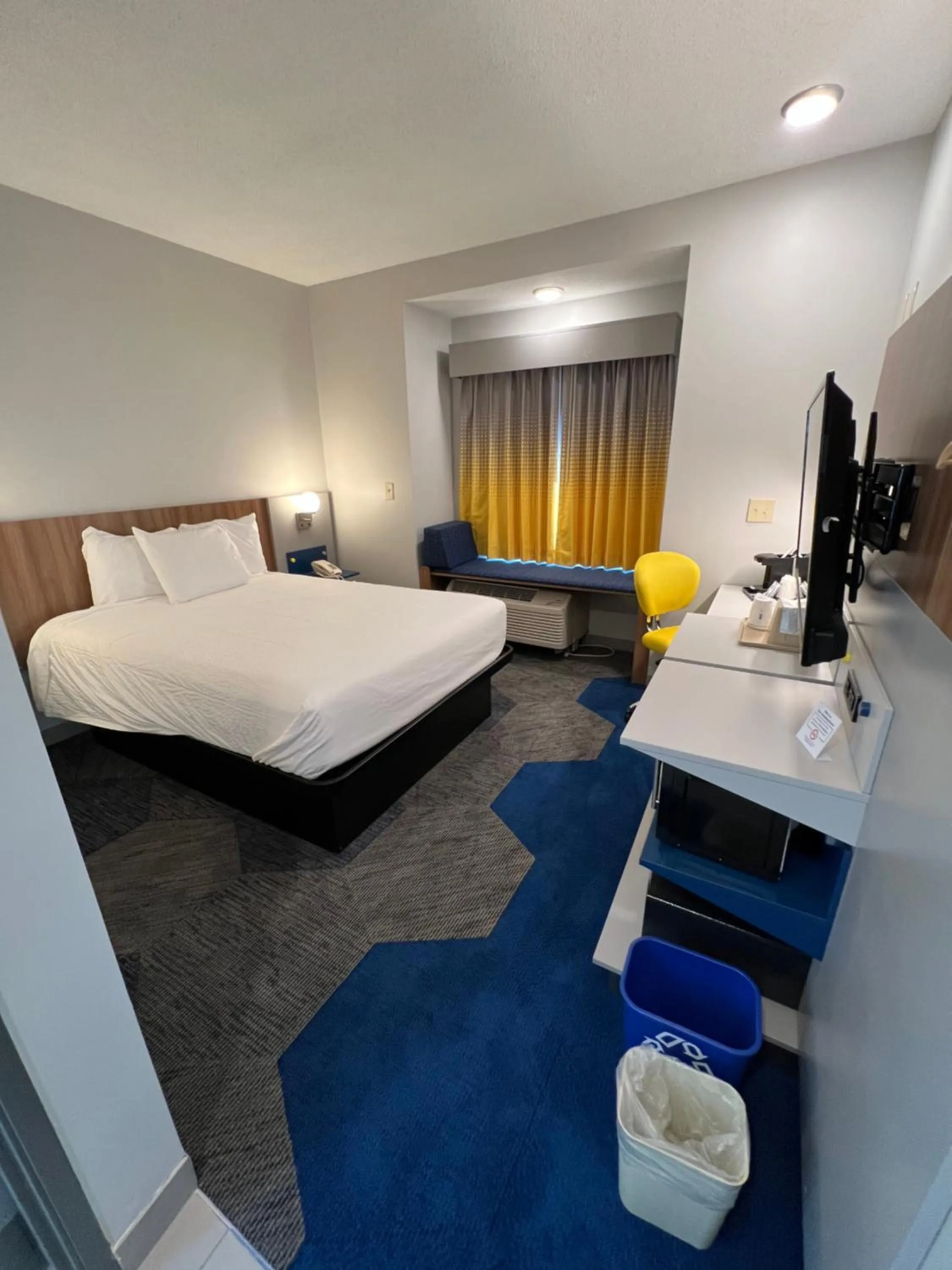 Photo of the whole room, Bed in Microtel Inn & Suites by Wyndham Charlotte/Northlake