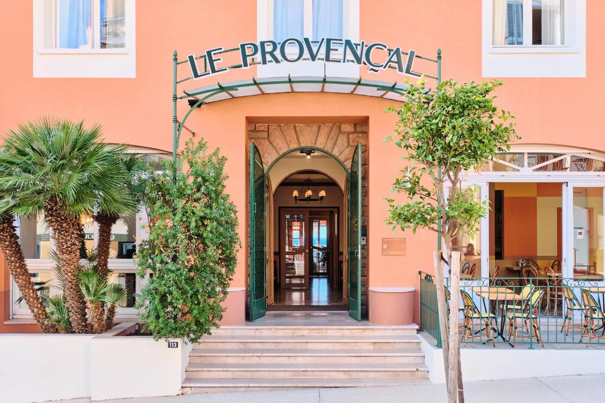 Facade/entrance in Hôtel Le Provençal - Rénové en 2025 - Bord de Mer