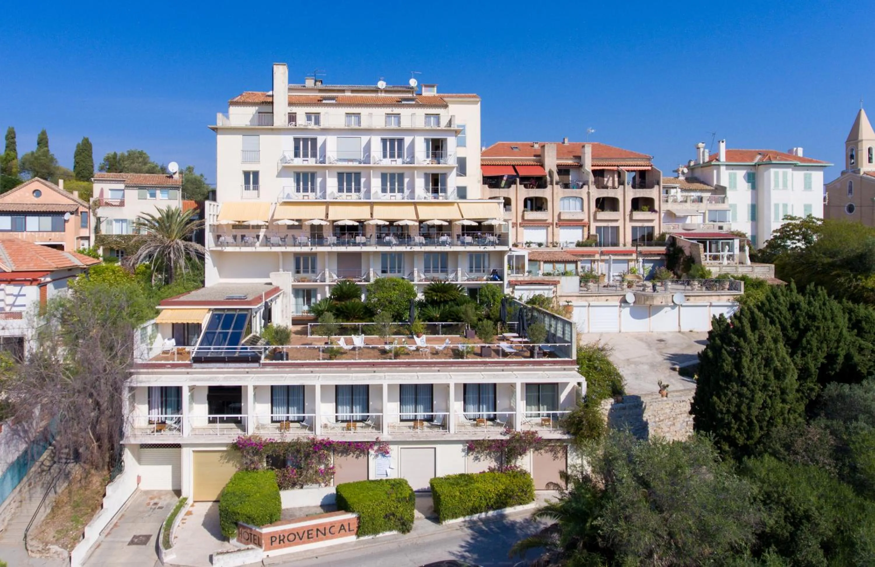Property building in Hôtel Le Provençal - Rénové en 2025 - Bord de Mer