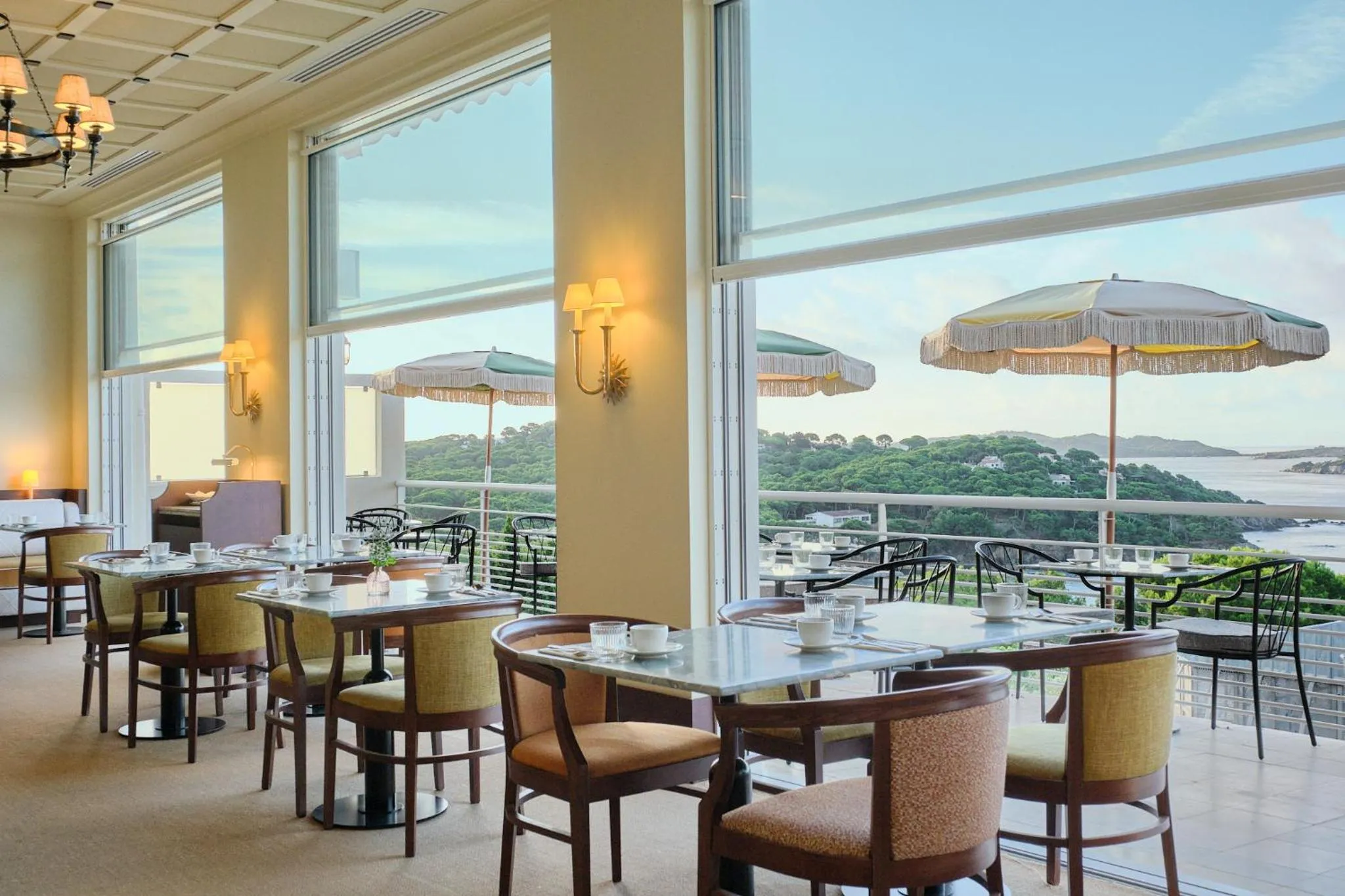 Restaurant/places to eat in Hôtel Le Provençal - Rénové en 2025 - Bord de Mer