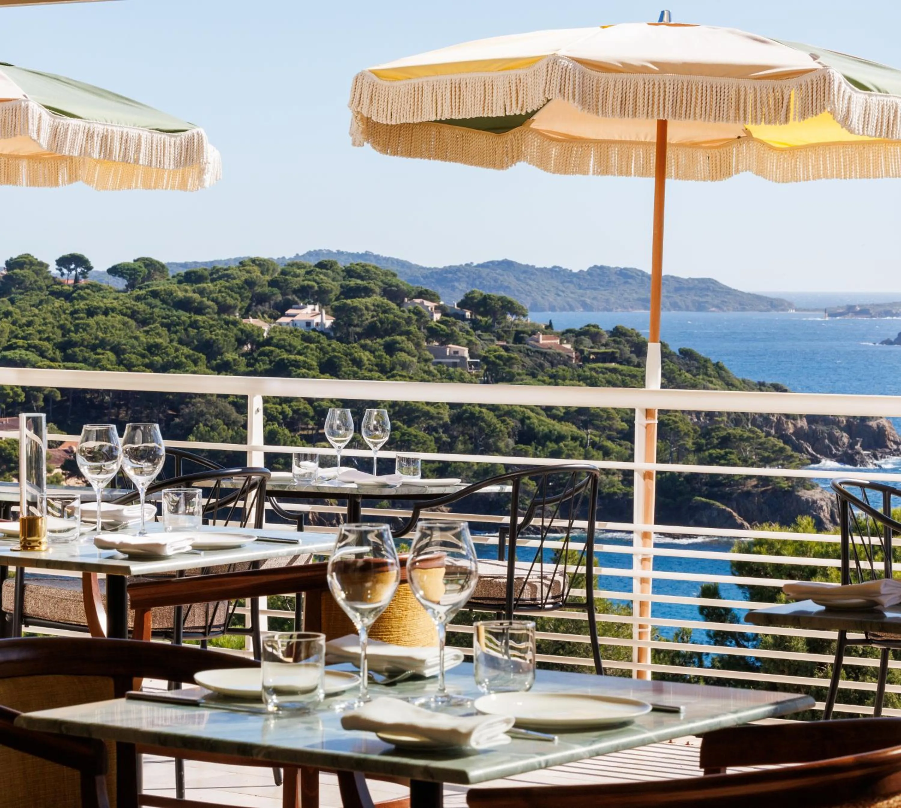 Restaurant/places to eat in Hôtel Le Provençal - Rénové en 2025 - Bord de Mer