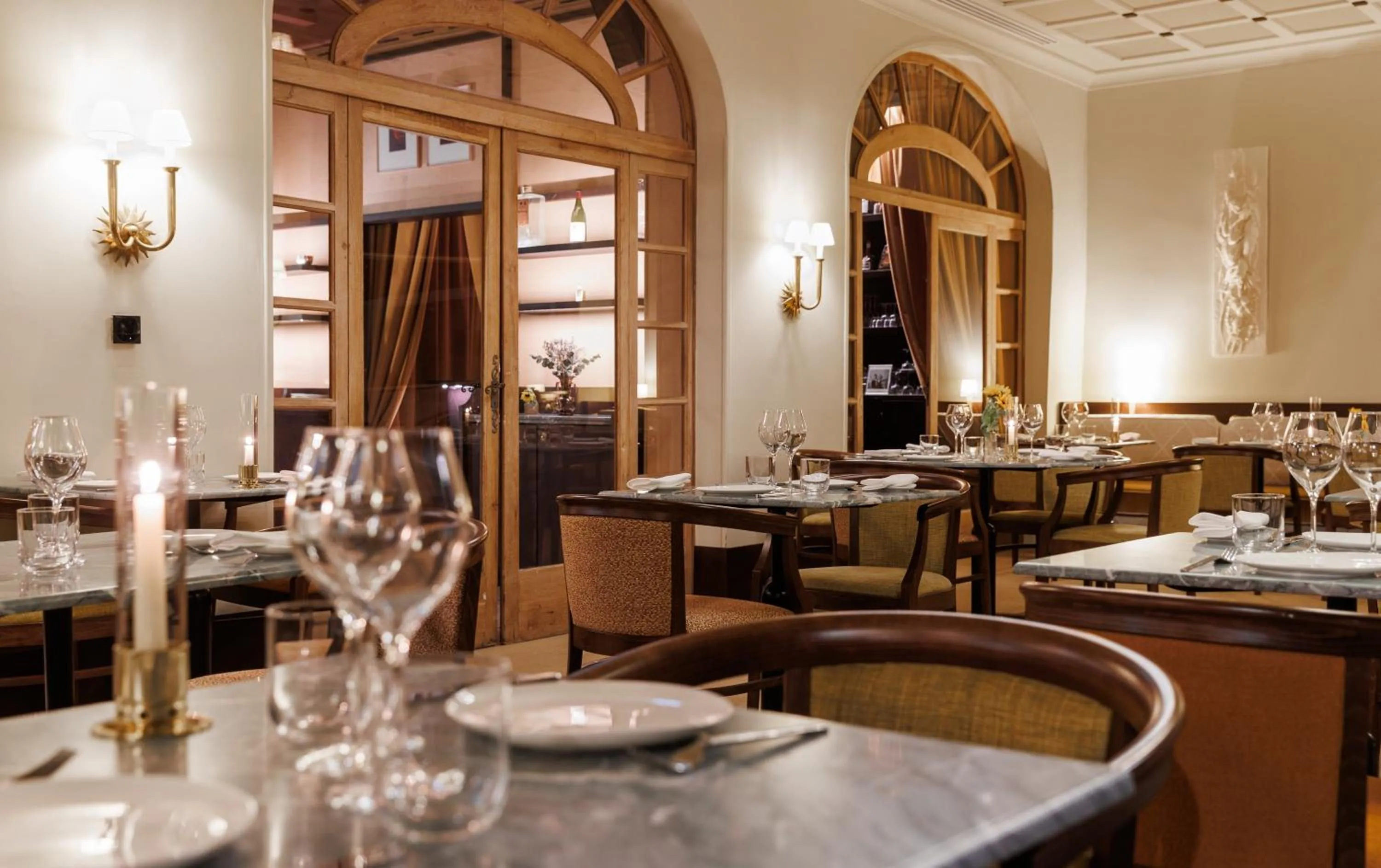 Restaurant/places to eat in Hôtel Le Provençal - Rénové en 2025 - Bord de Mer