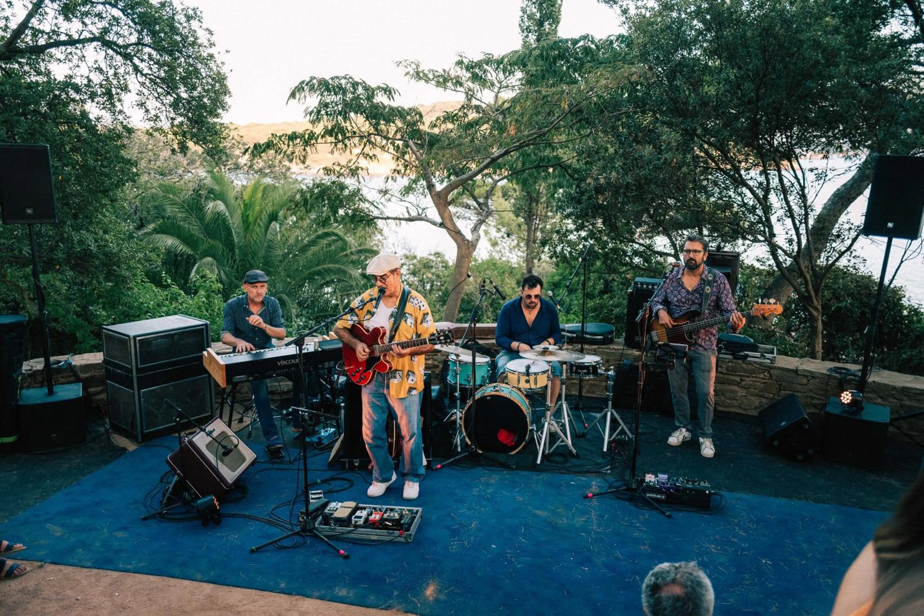 Garden in Hôtel Le Provençal - Rénové en 2025 - Bord de Mer