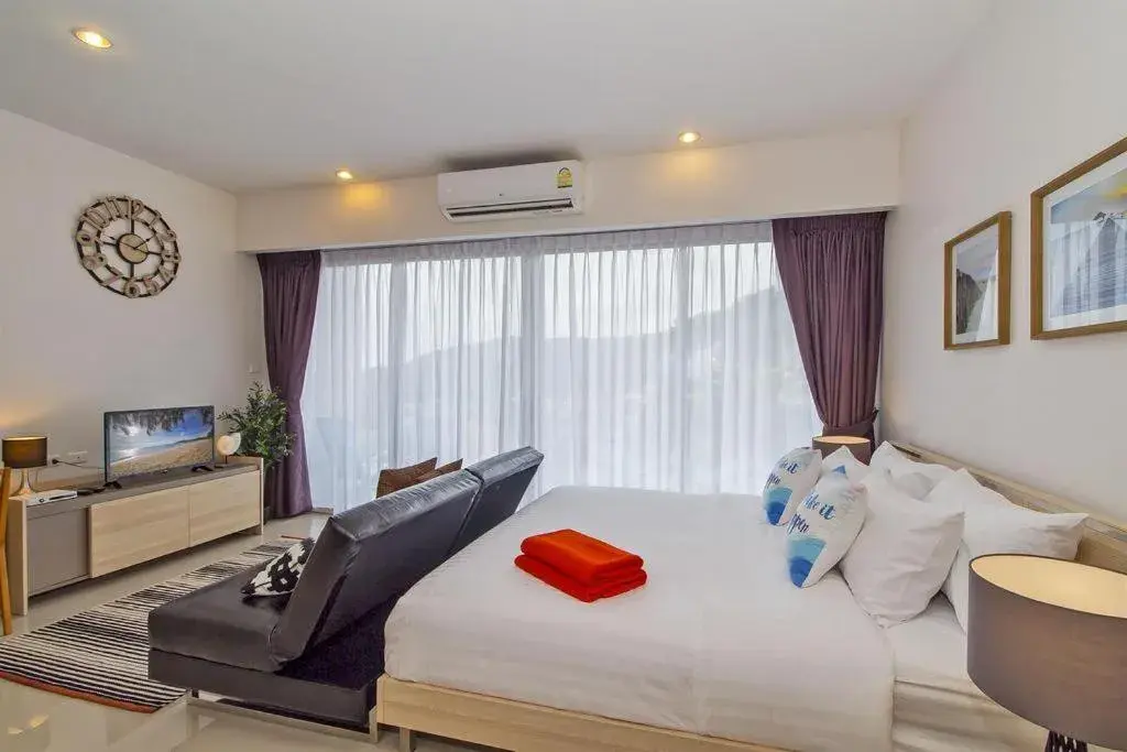 Deluxe King Studio in Chic Condo by RESAVA Deluxe King Studio in Chic Condo by RESAVA