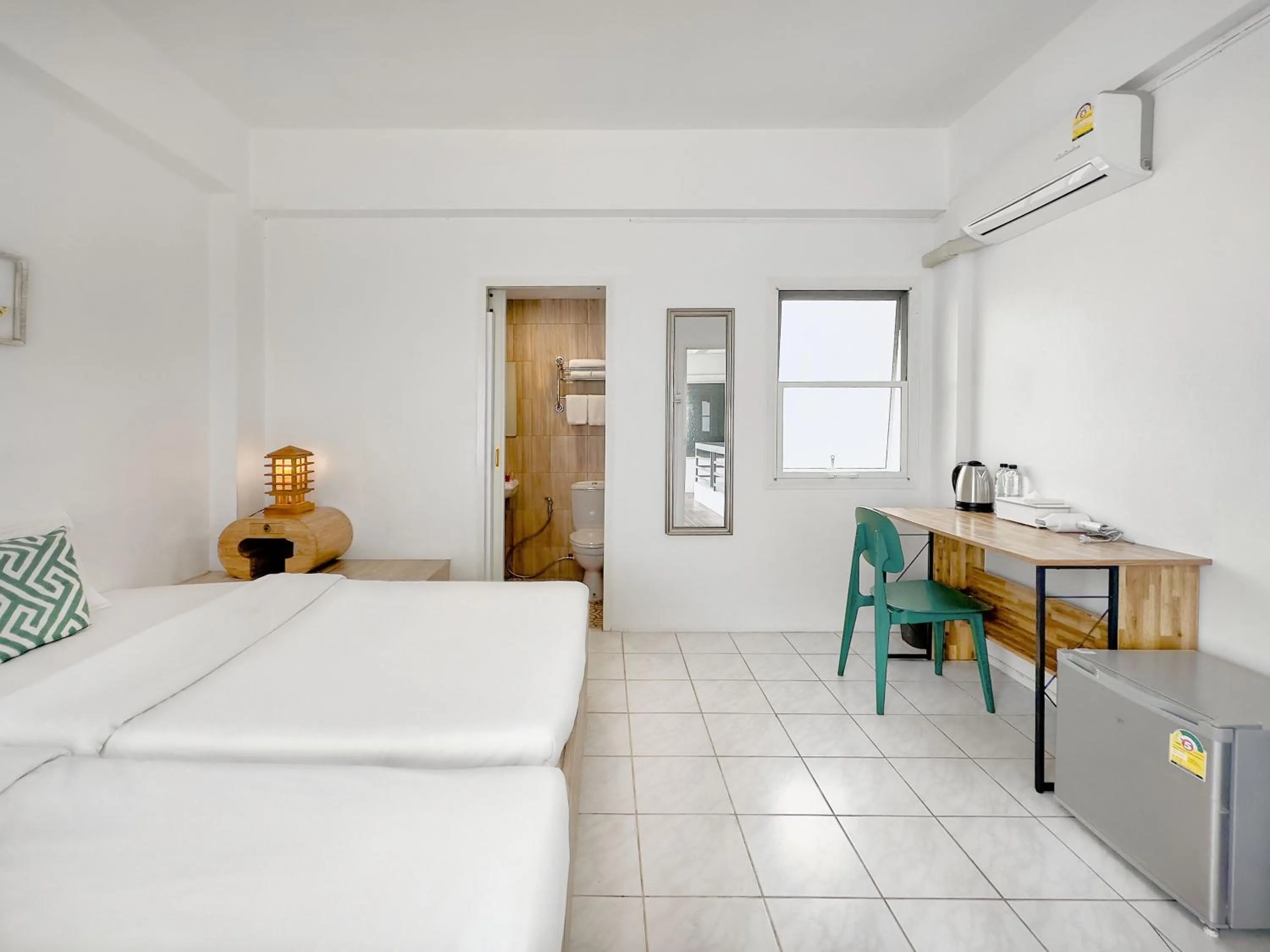 Photo of the whole room, Bed in Chiangmai Inn Guesthouse