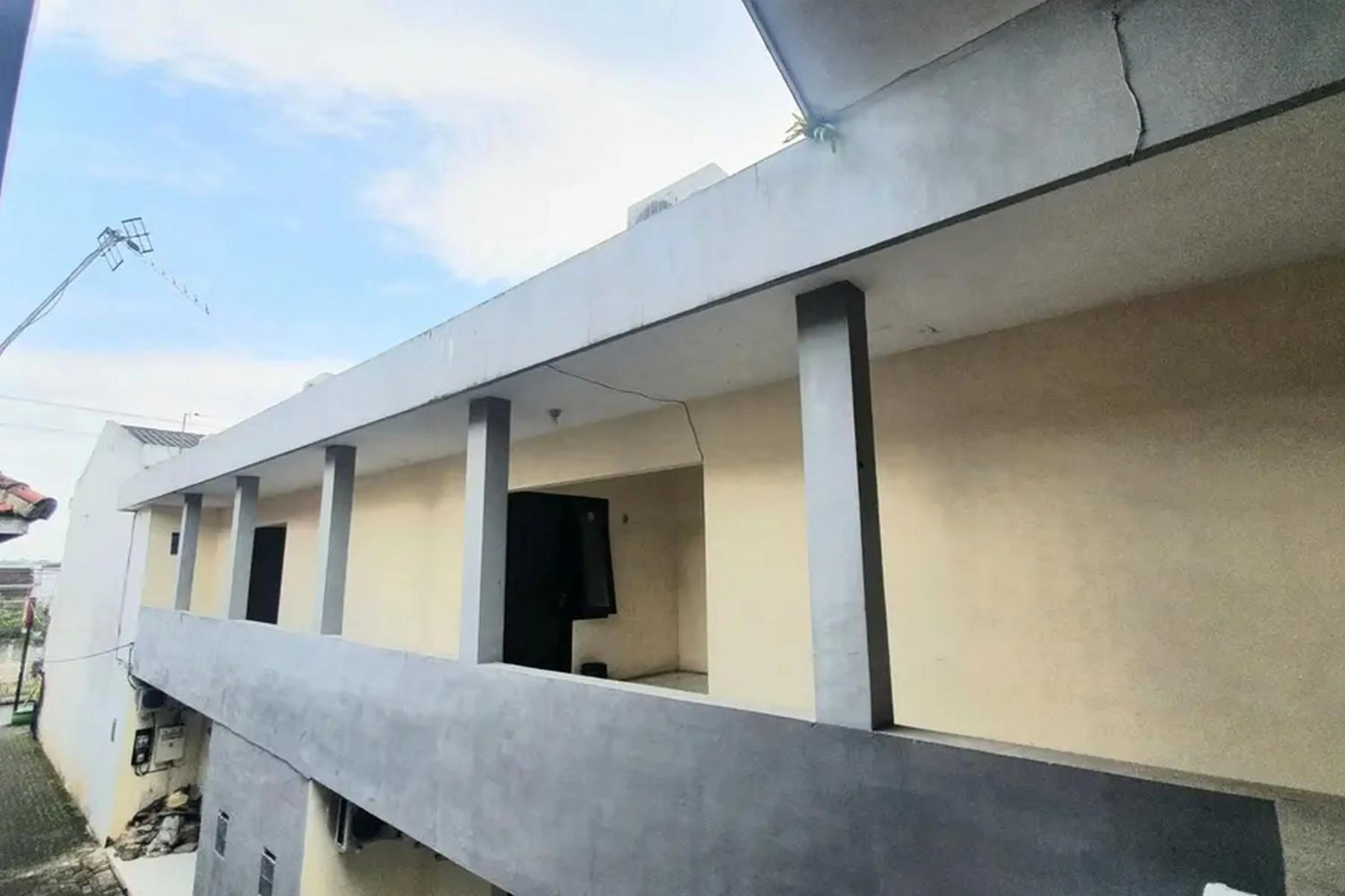 Property building in RedDoorz near Universitas PGRI Kanjuruhan