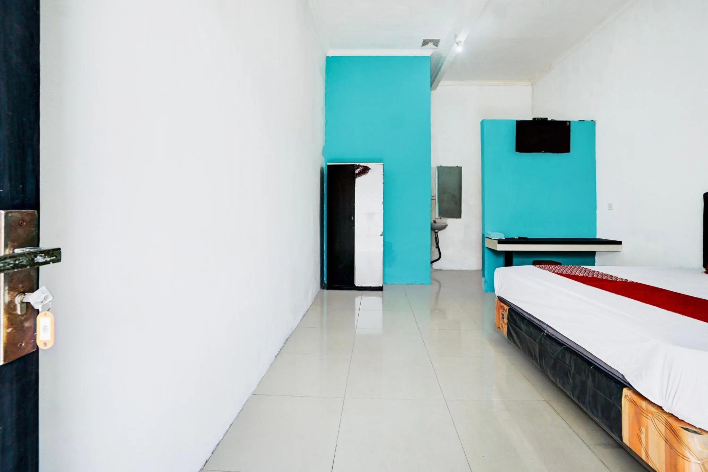 Bedroom in Hotel O Mojoanyar Near Terminal Bis Mojokerto