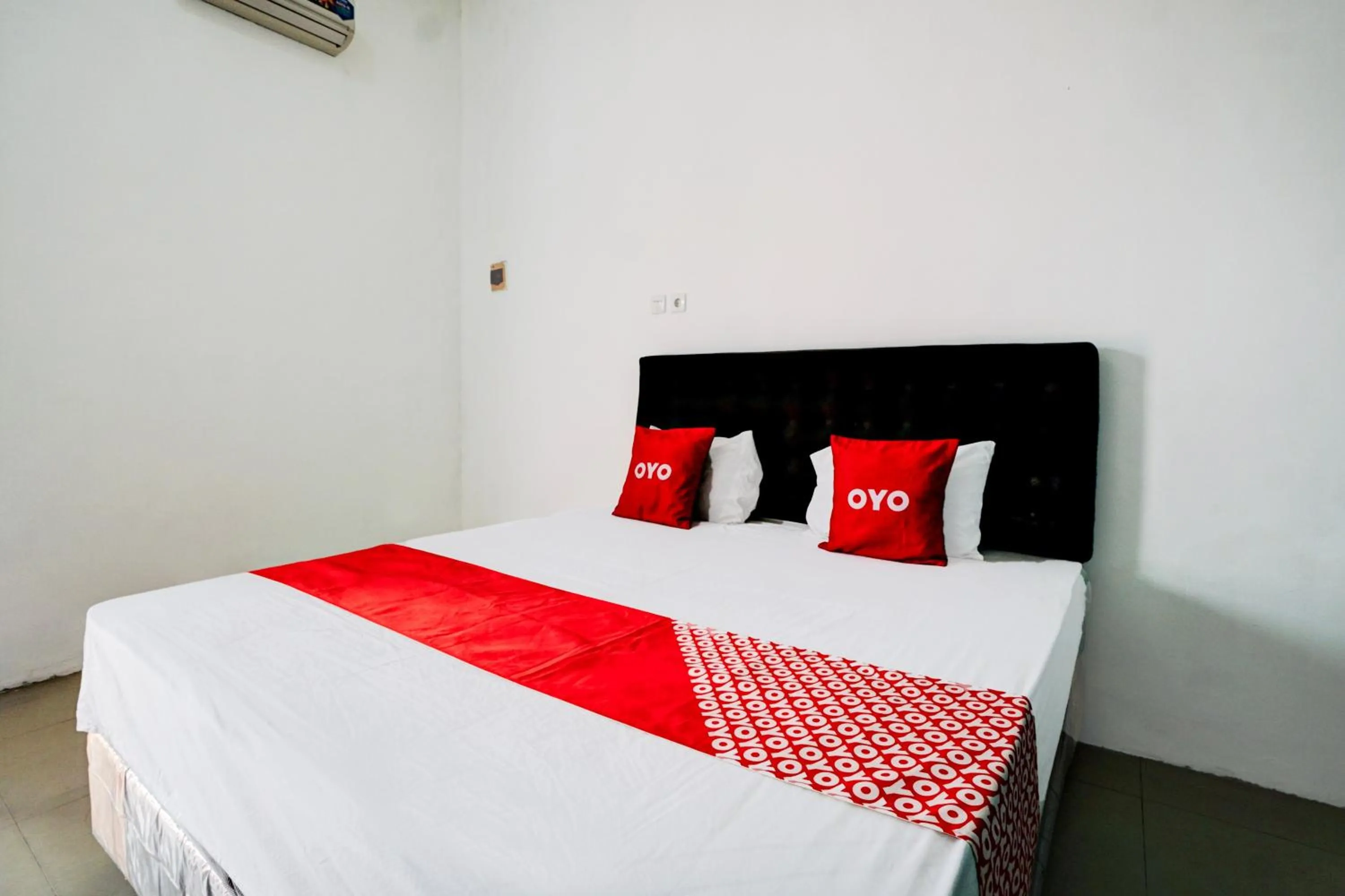 Bedroom in Hotel O Mojoanyar Near Terminal Bis Mojokerto