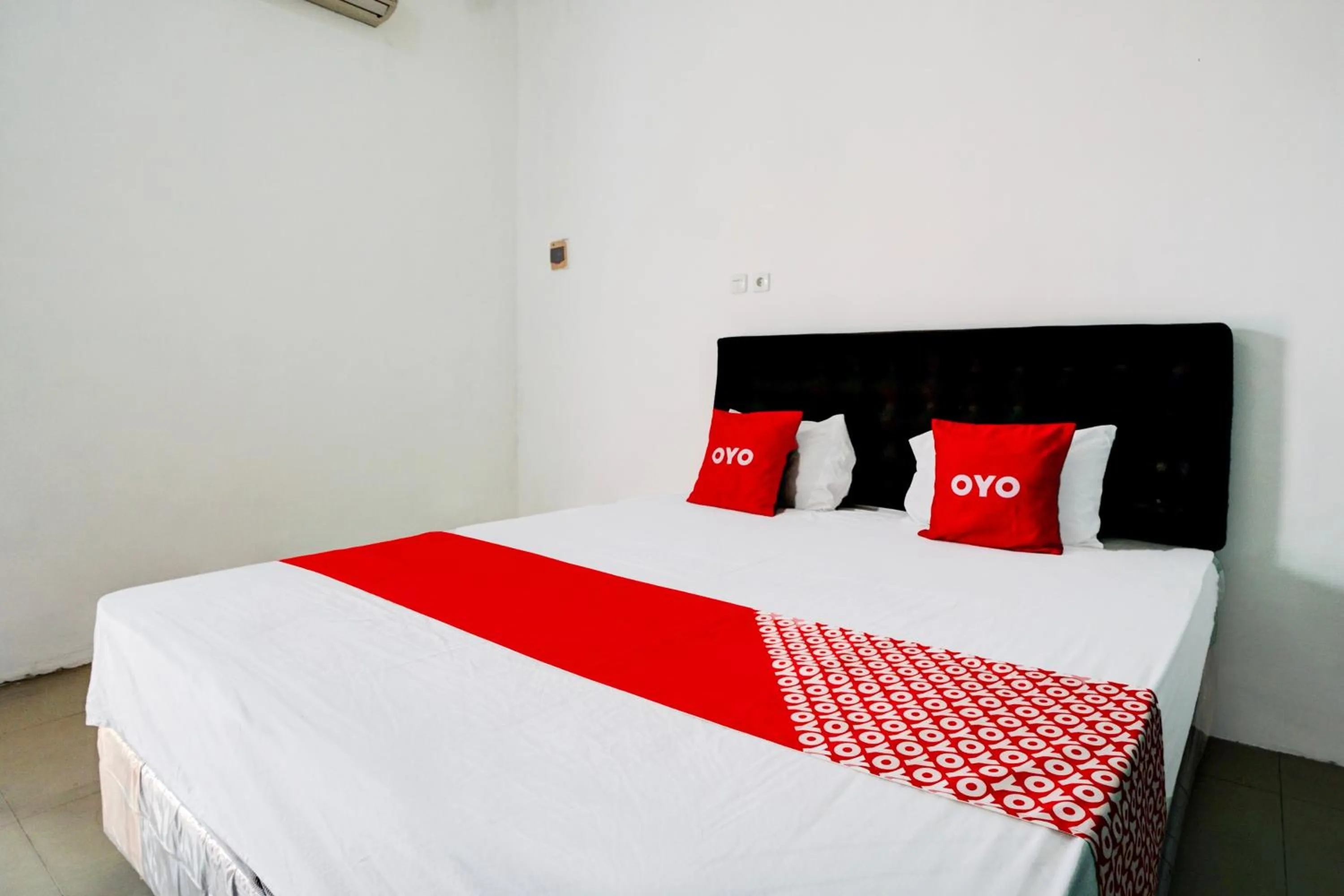 Bedroom in Hotel O Mojoanyar Near Terminal Bis Mojokerto