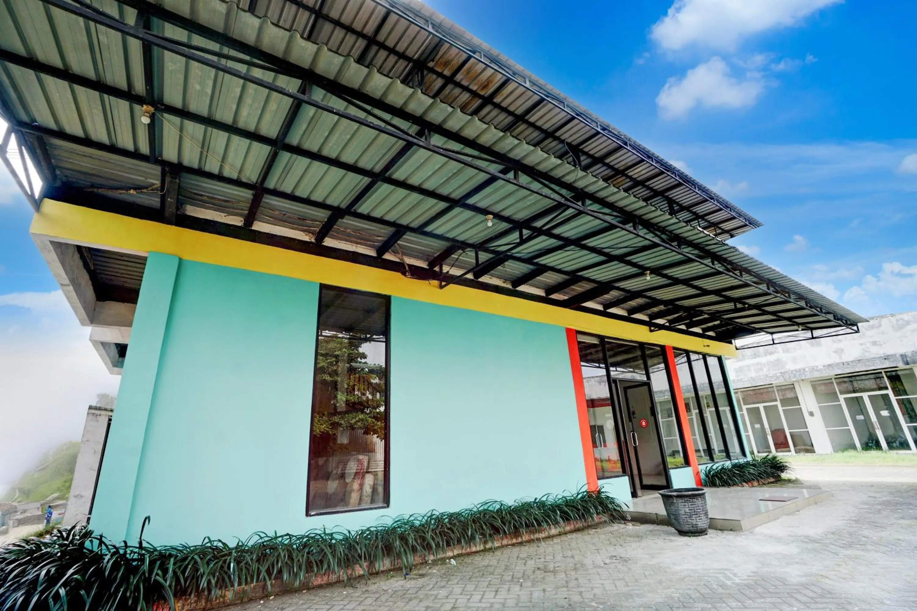 Facade/entrance in Hotel O Mojoanyar Near Terminal Bis Mojokerto