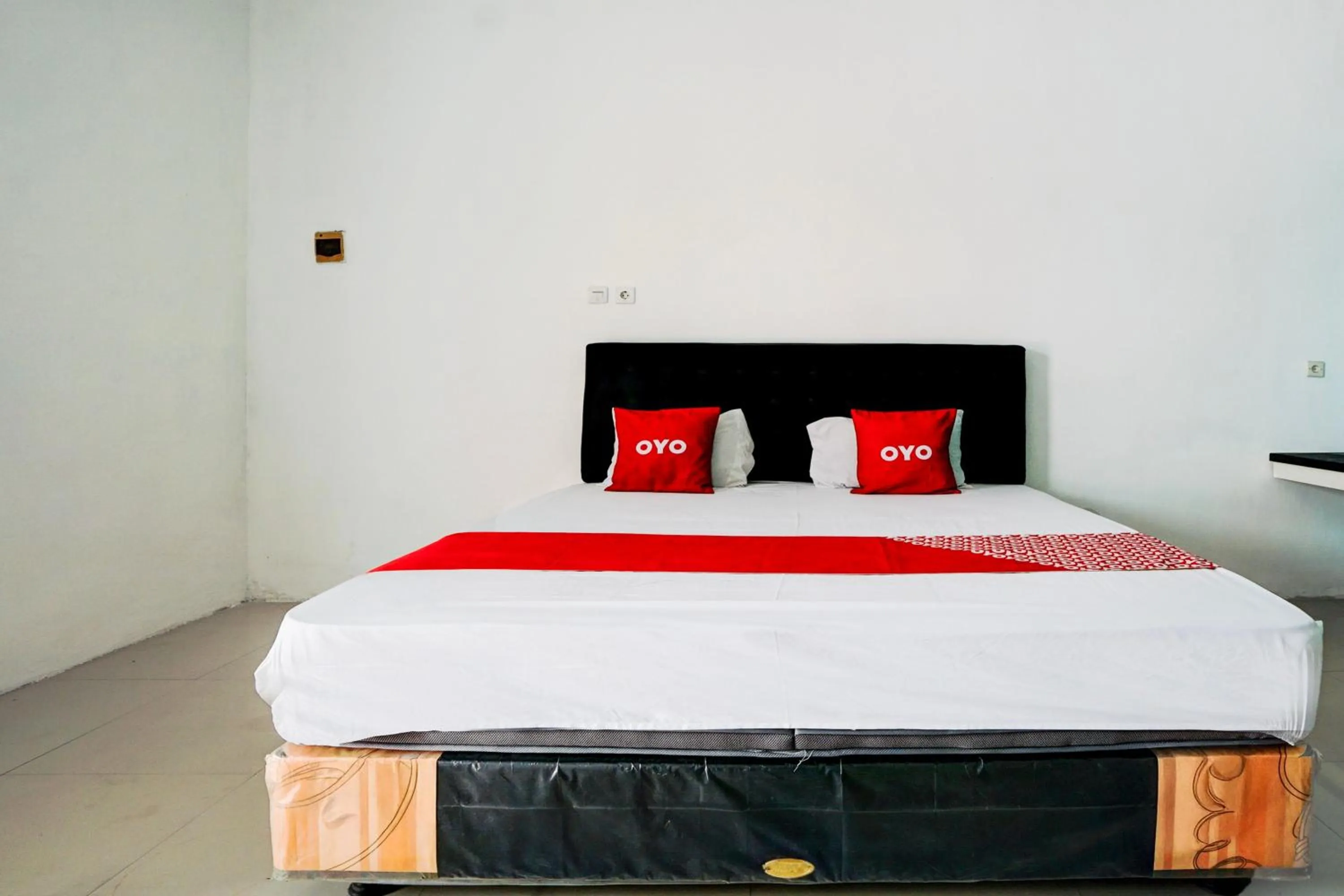 Bedroom in Hotel O Mojoanyar Near Terminal Bis Mojokerto