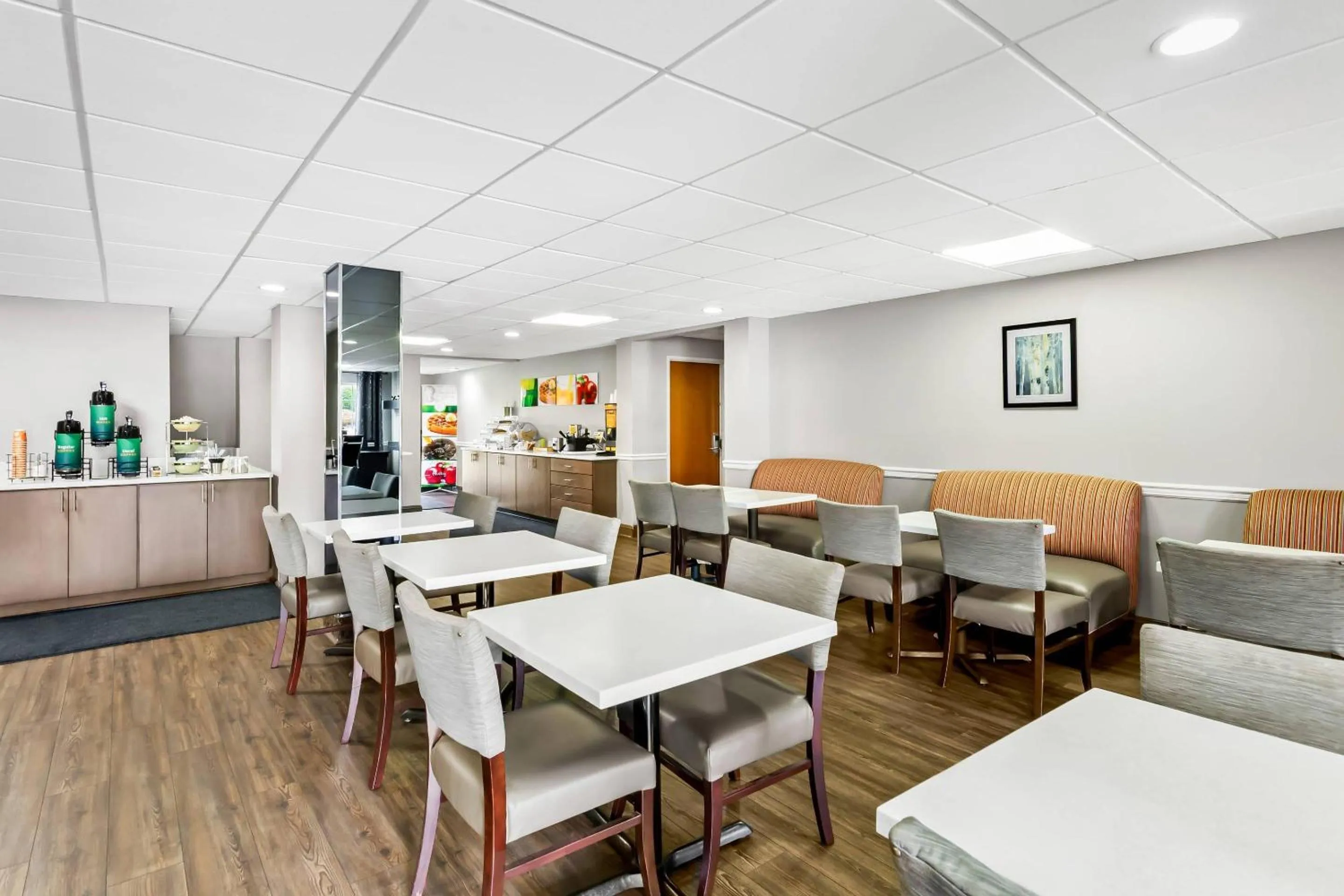 Breakfast in Quality Inn & Suites Bristol North