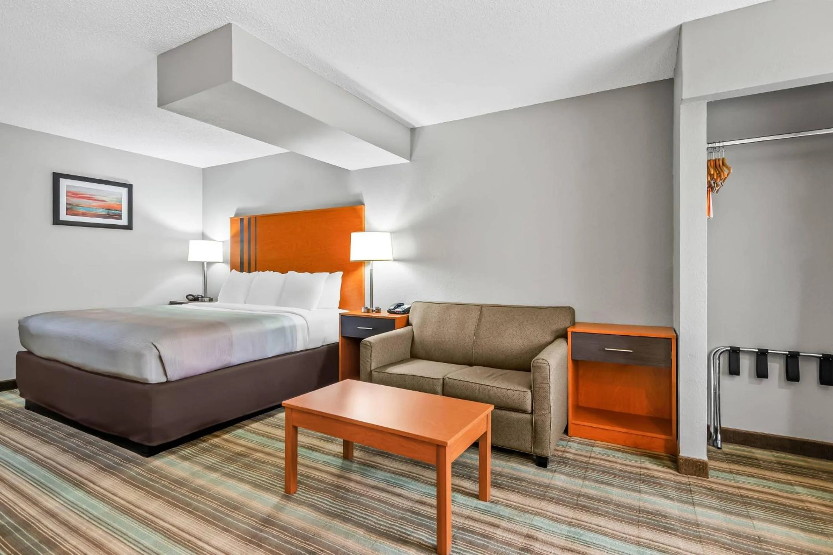 Bedroom, Bed in Quality Inn & Suites Bristol North