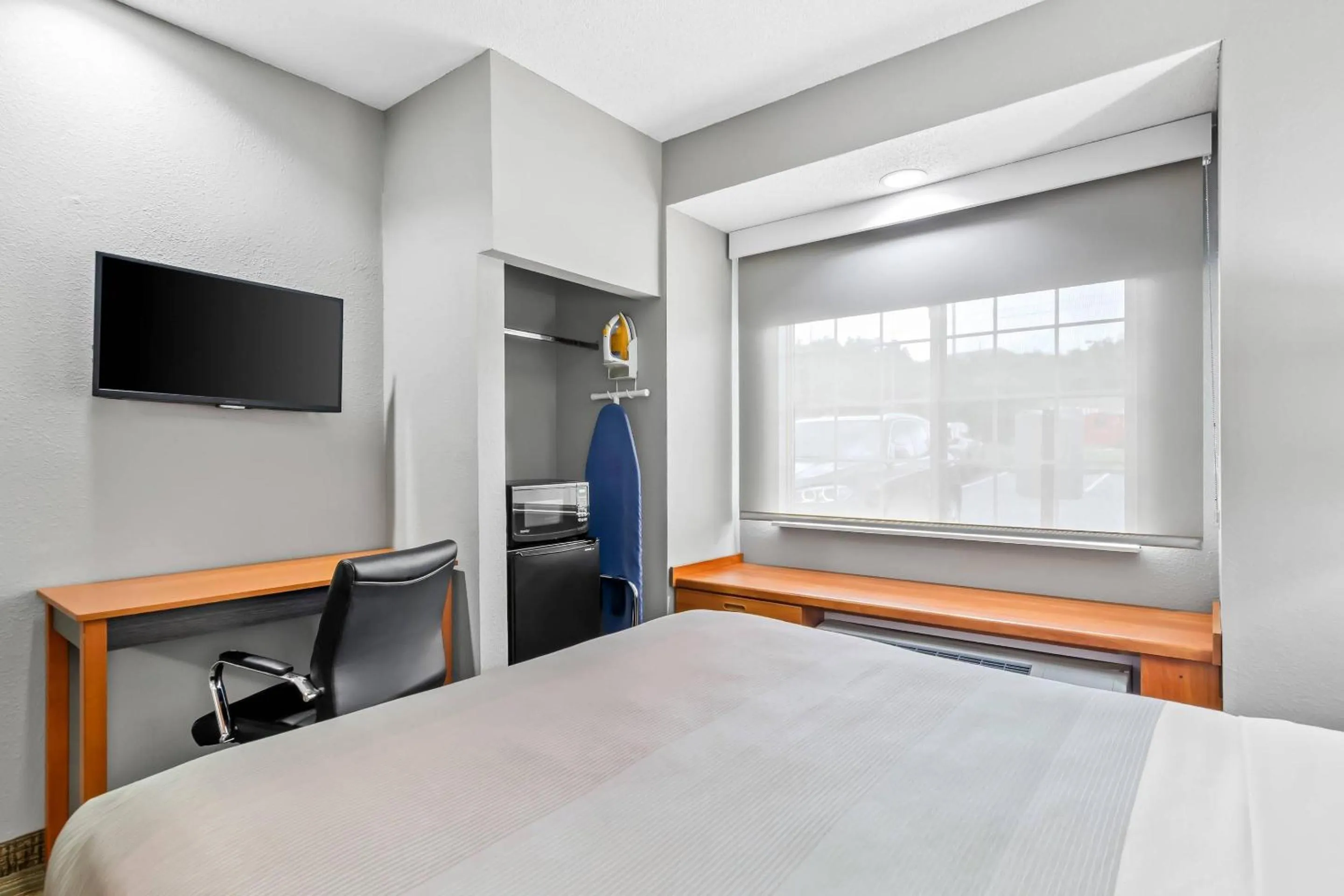 Bedroom, Bed in Quality Inn & Suites Bristol North