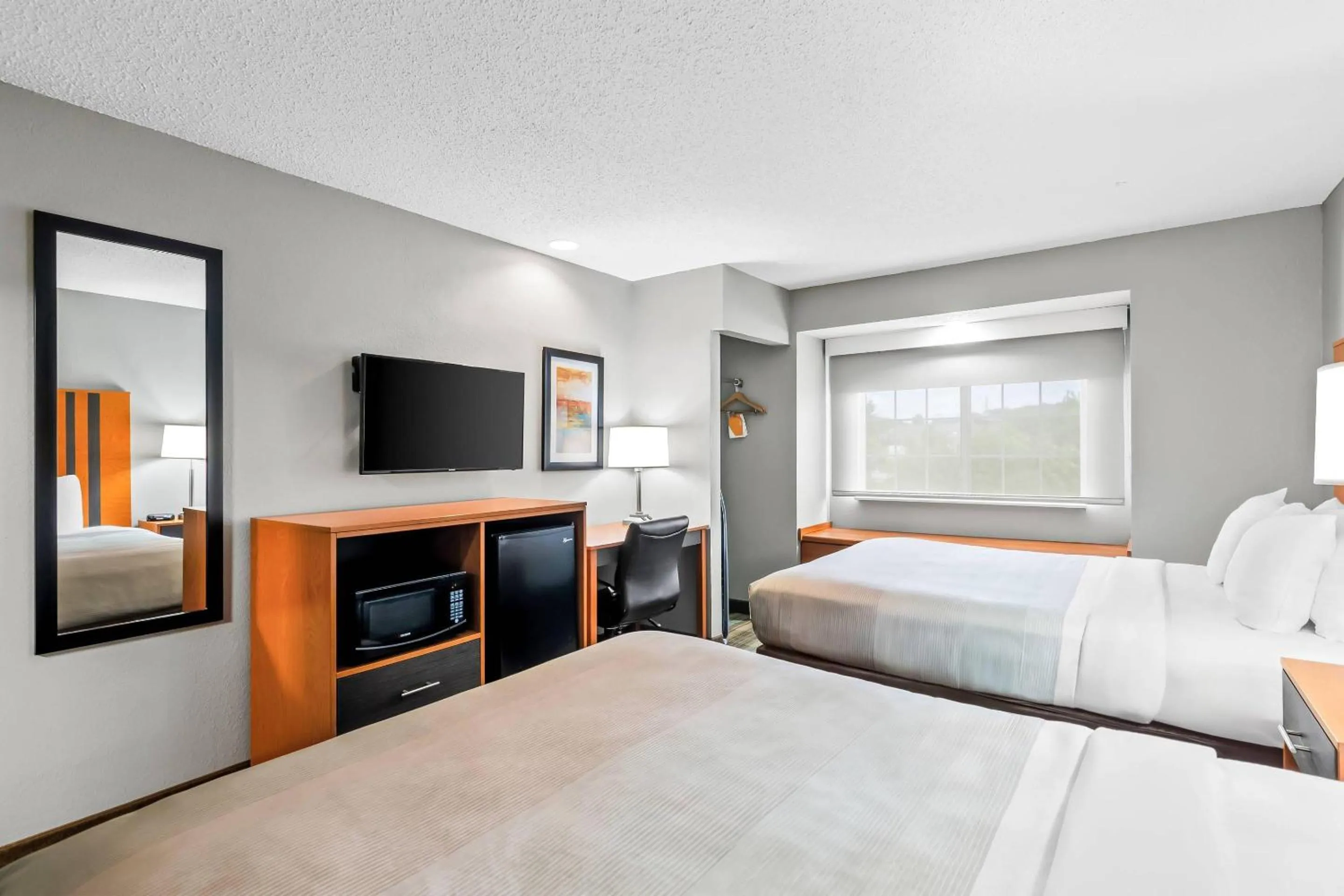 Bedroom, Bed in Quality Inn & Suites Bristol North